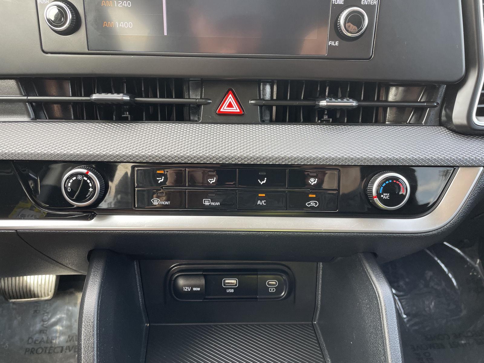 Vehicle photo 24