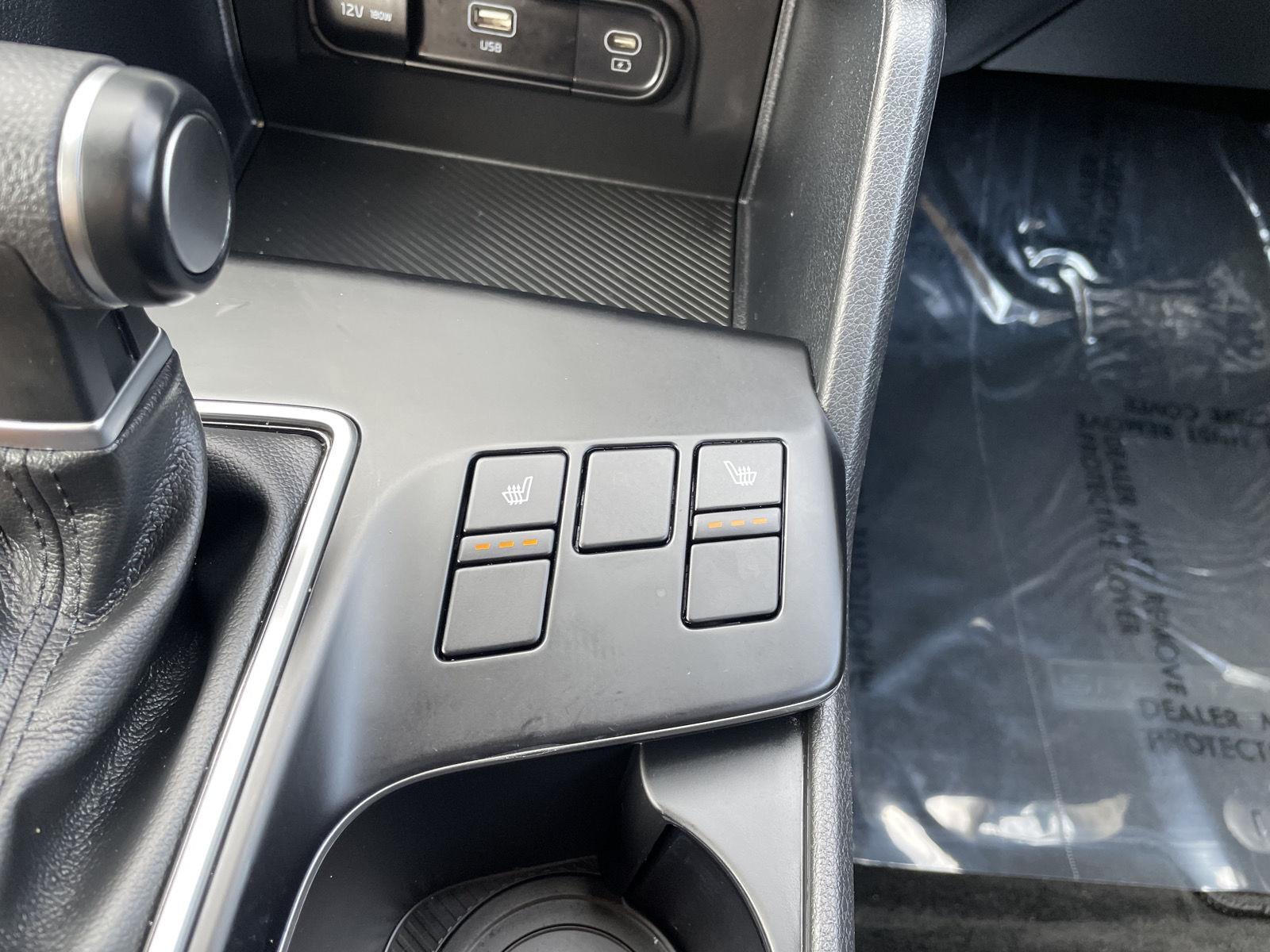 Vehicle photo 25