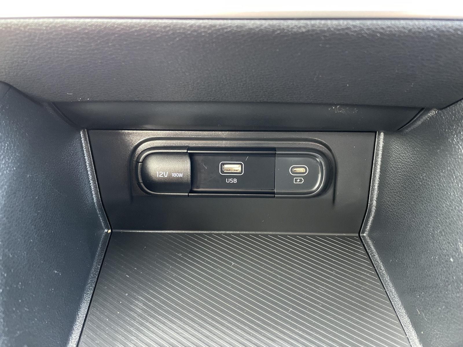 Vehicle photo 26