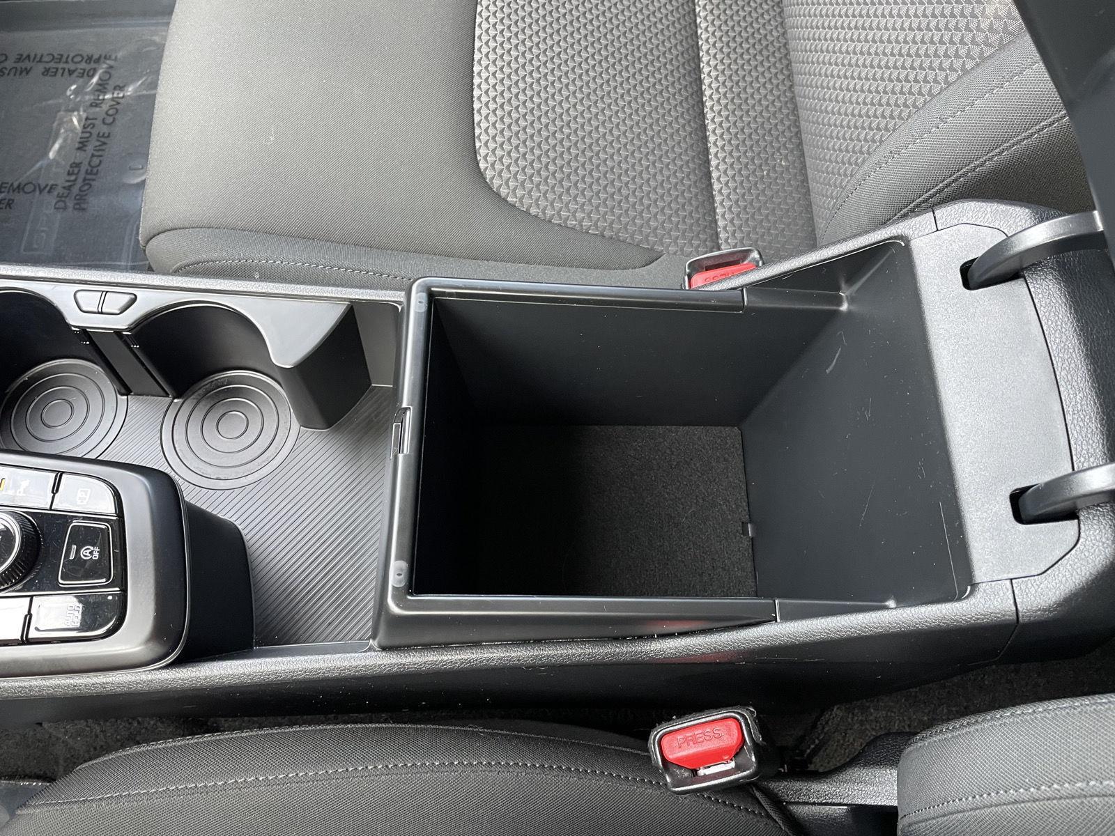 Vehicle photo 29