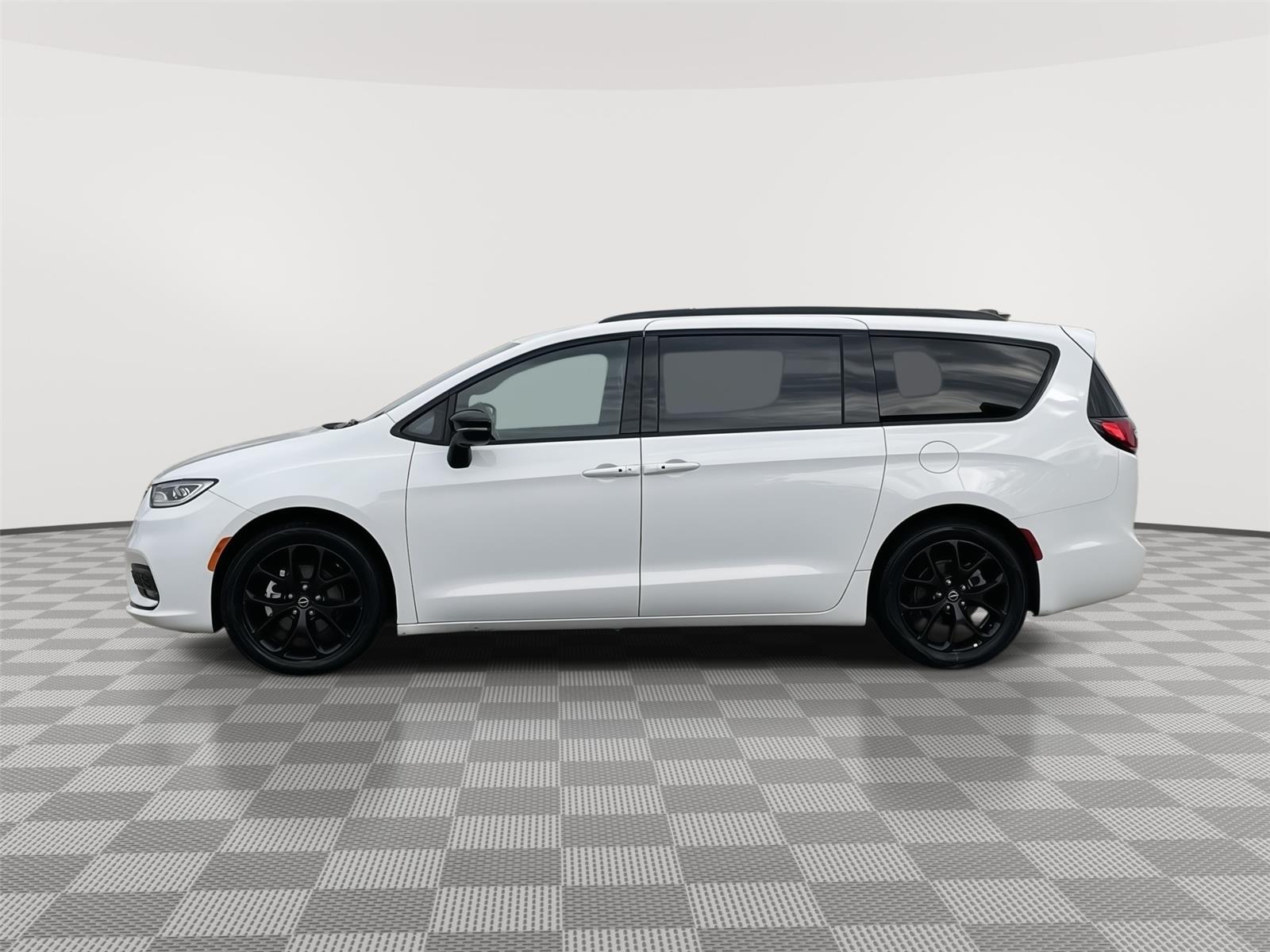 Vehicle photo 2