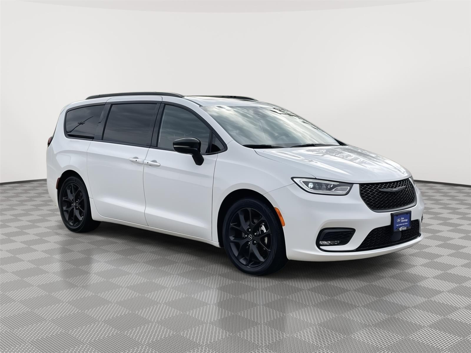 Vehicle photo 5