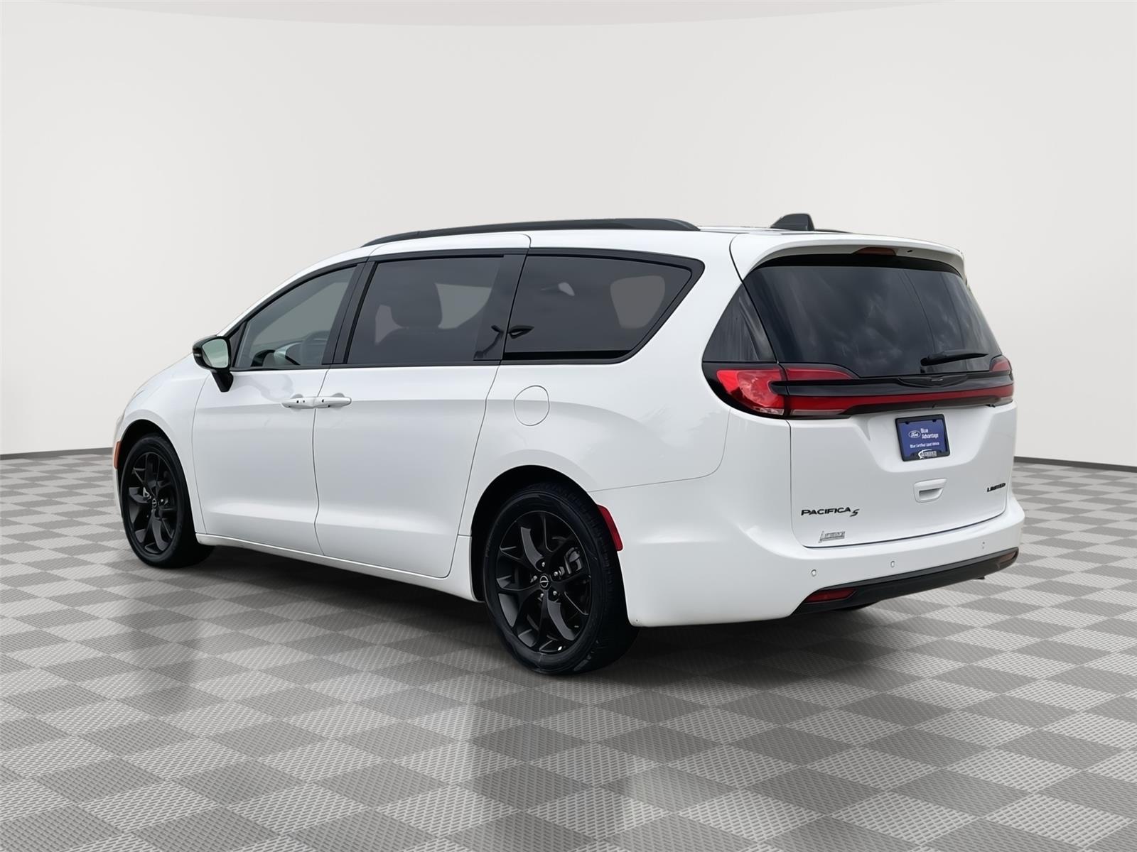 Vehicle photo 9