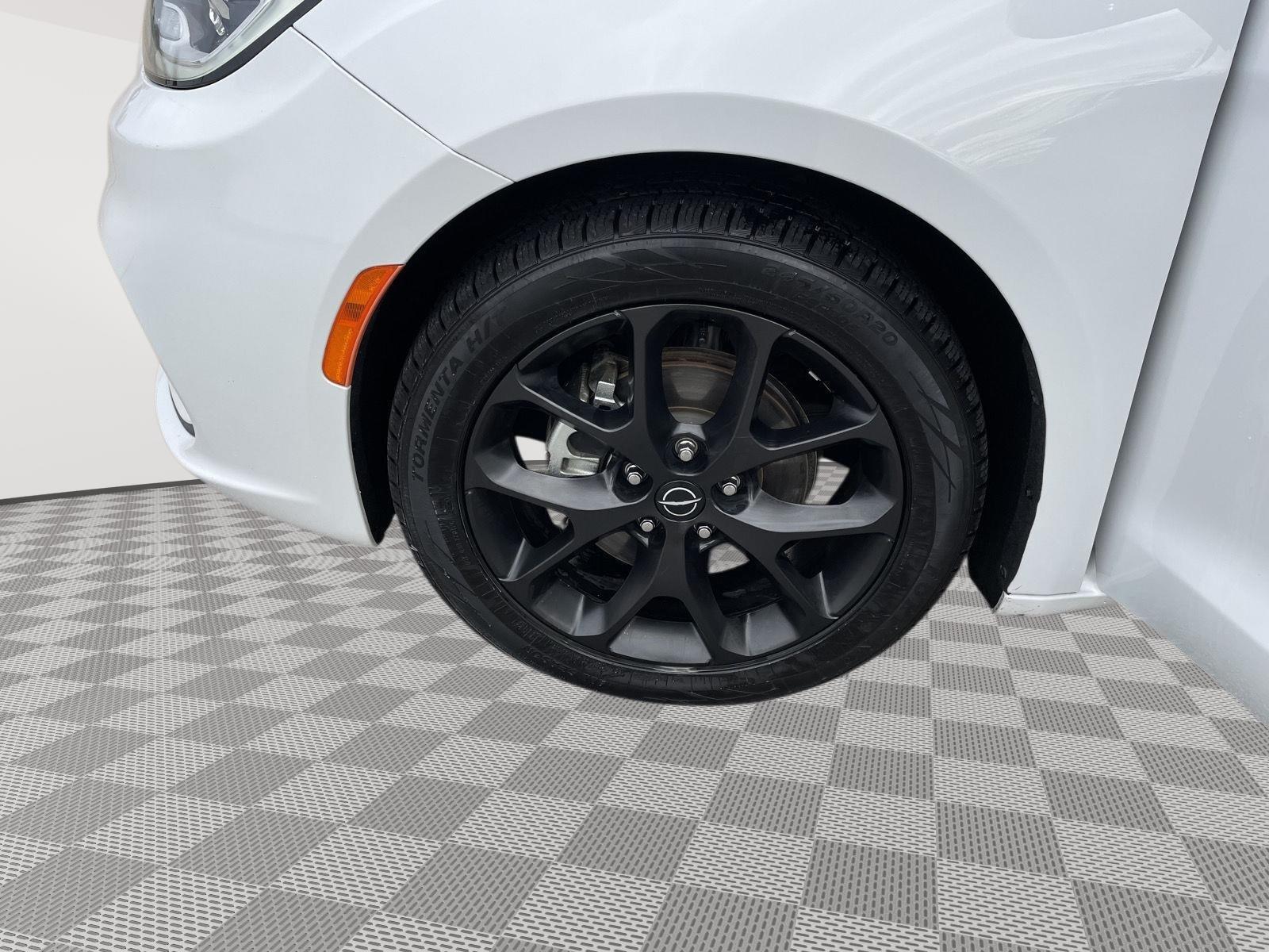Vehicle photo 10