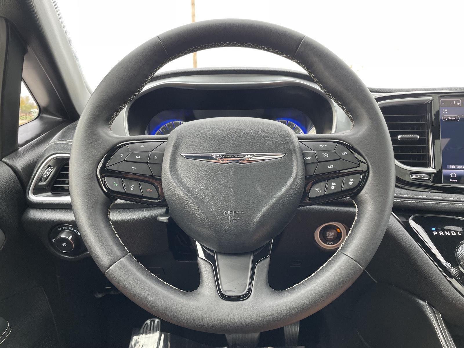 Vehicle photo 12