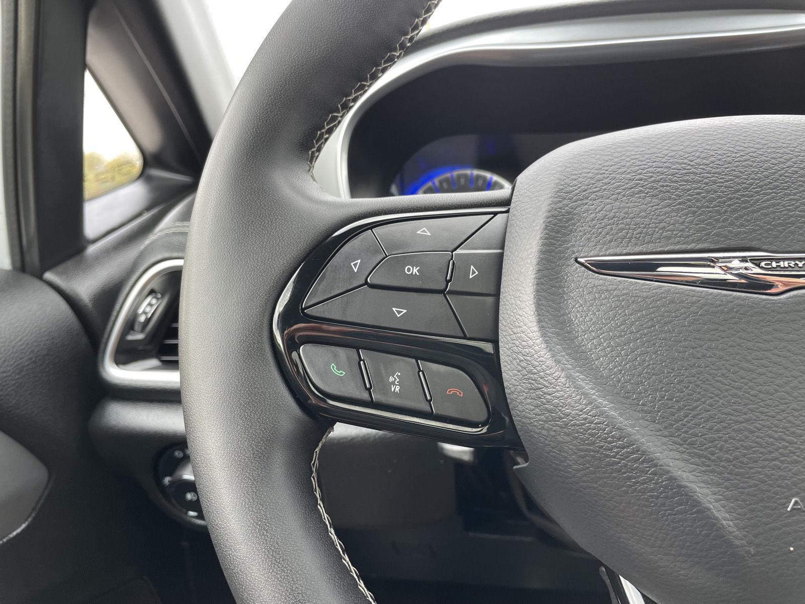 Vehicle photo 13