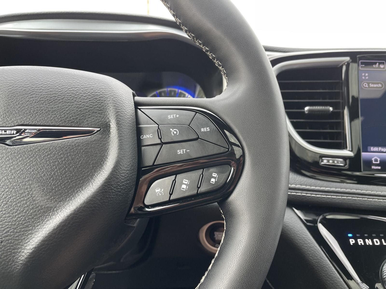Vehicle photo 14