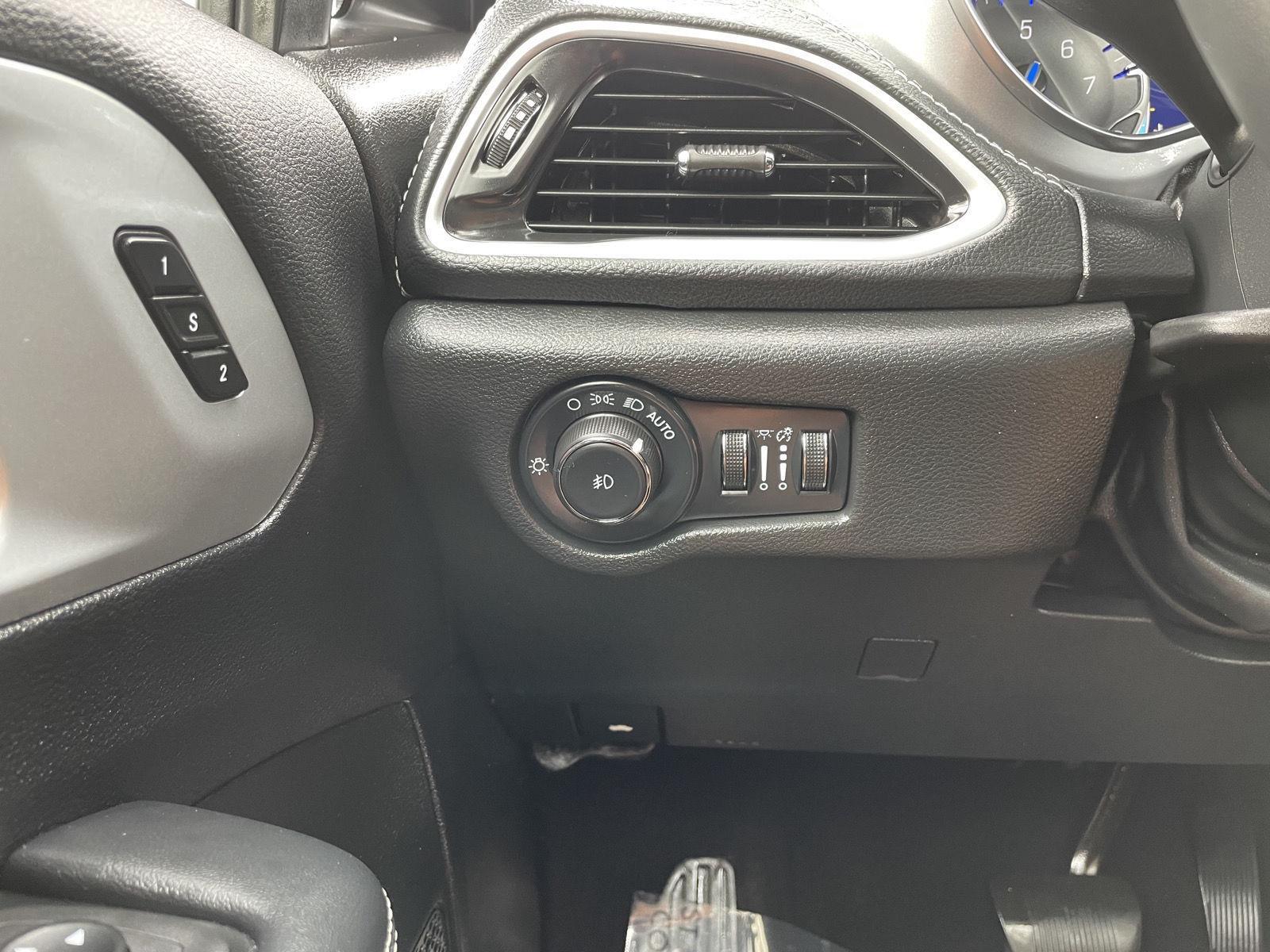 Vehicle photo 16