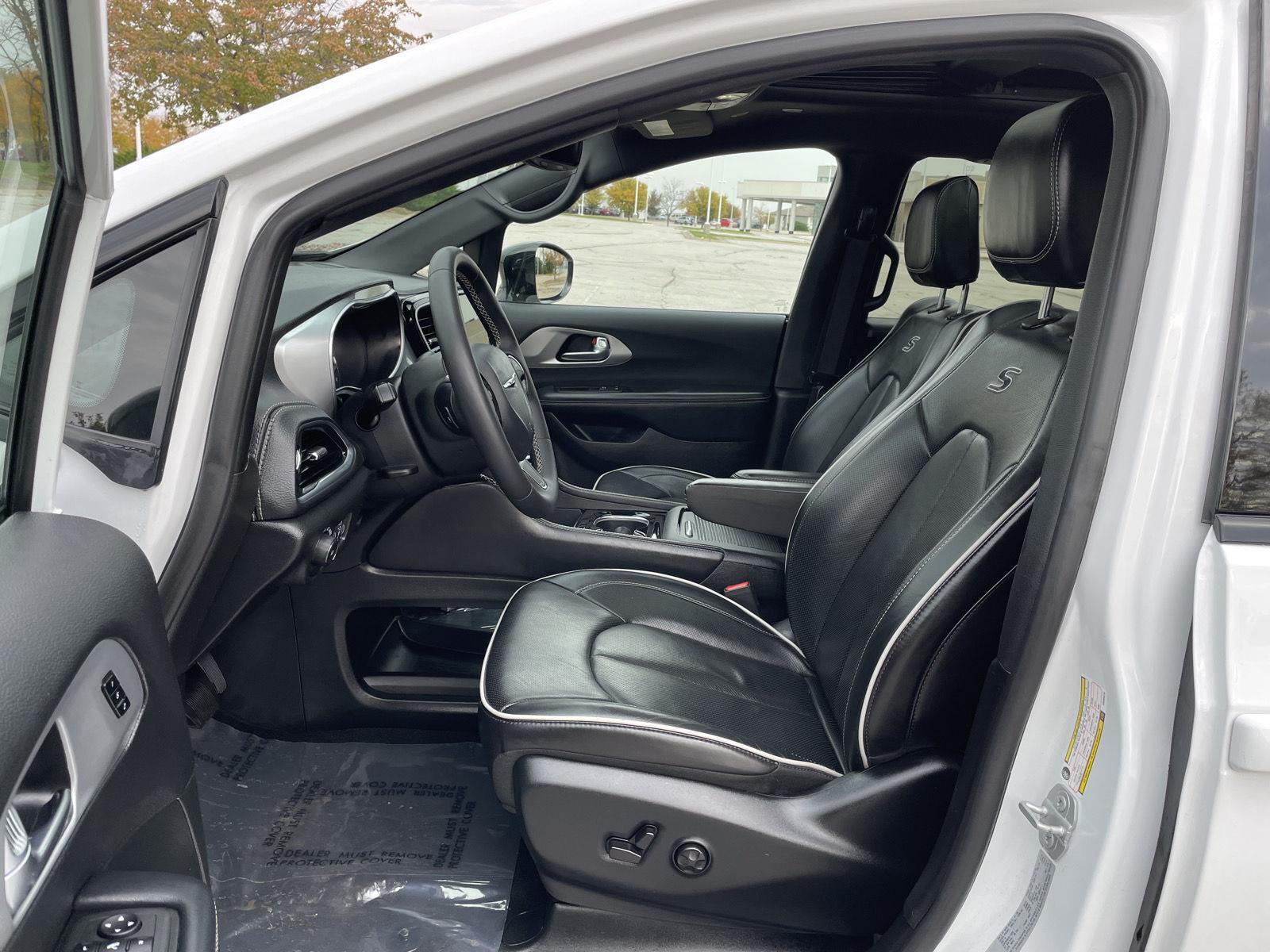 Vehicle photo 17