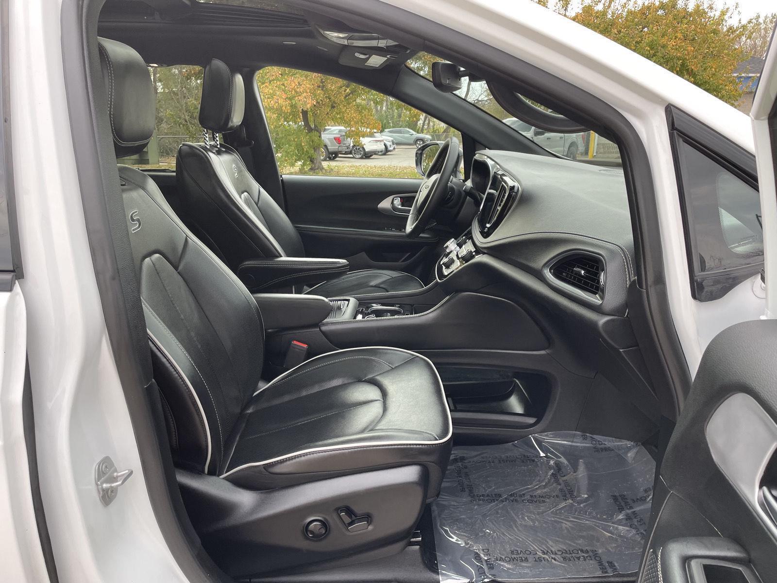 Vehicle photo 19