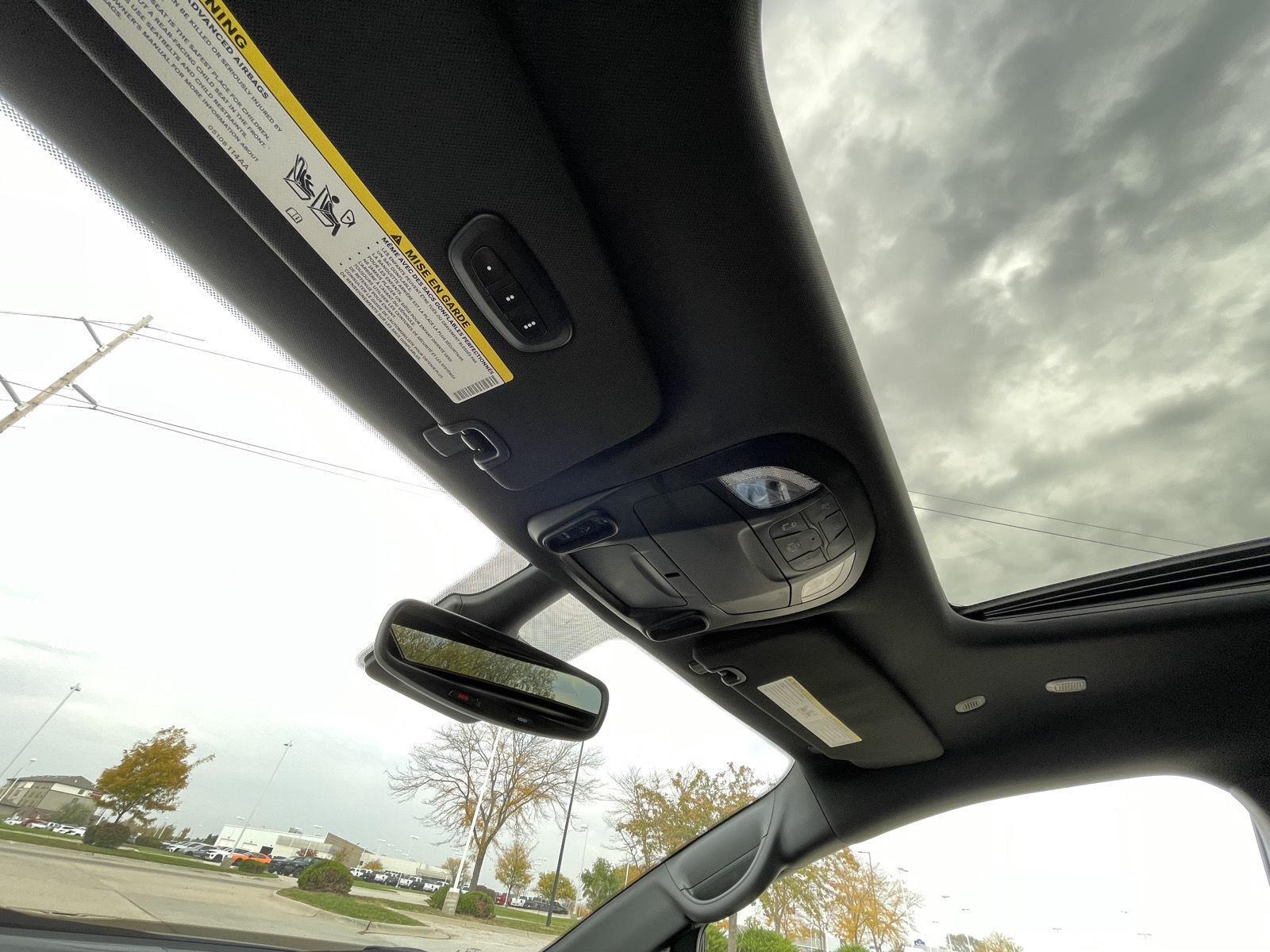 Vehicle photo 22