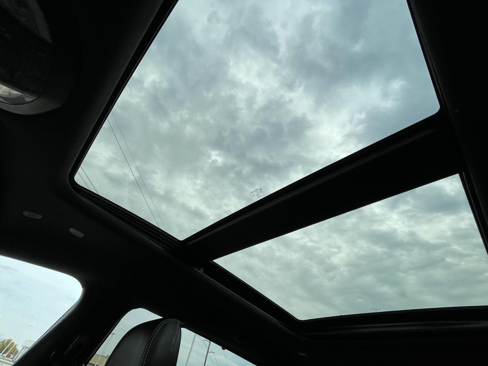 Vehicle photo 23