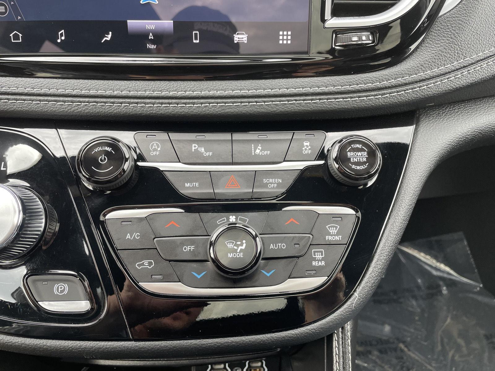 Vehicle photo 28