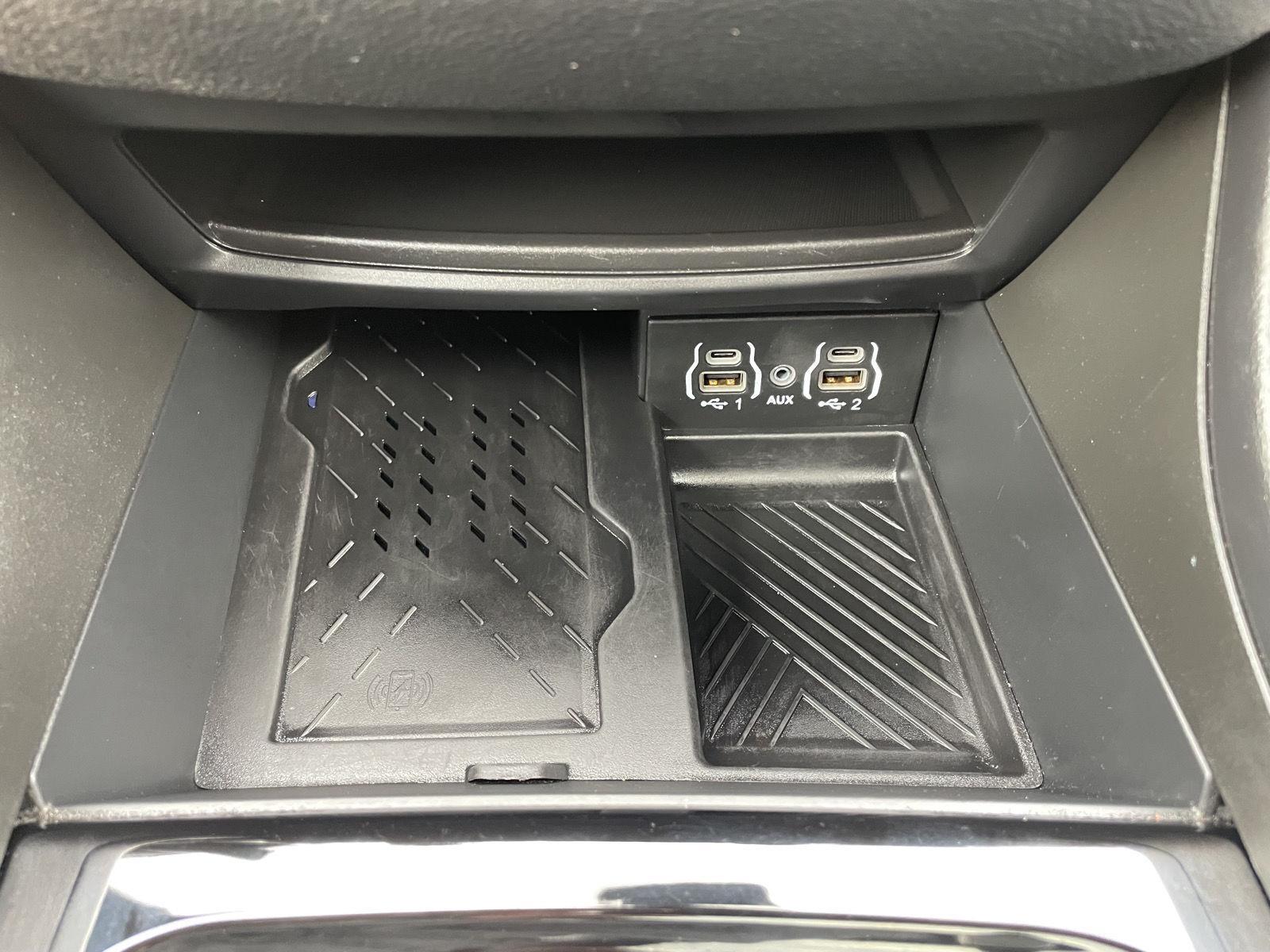 Vehicle photo 30