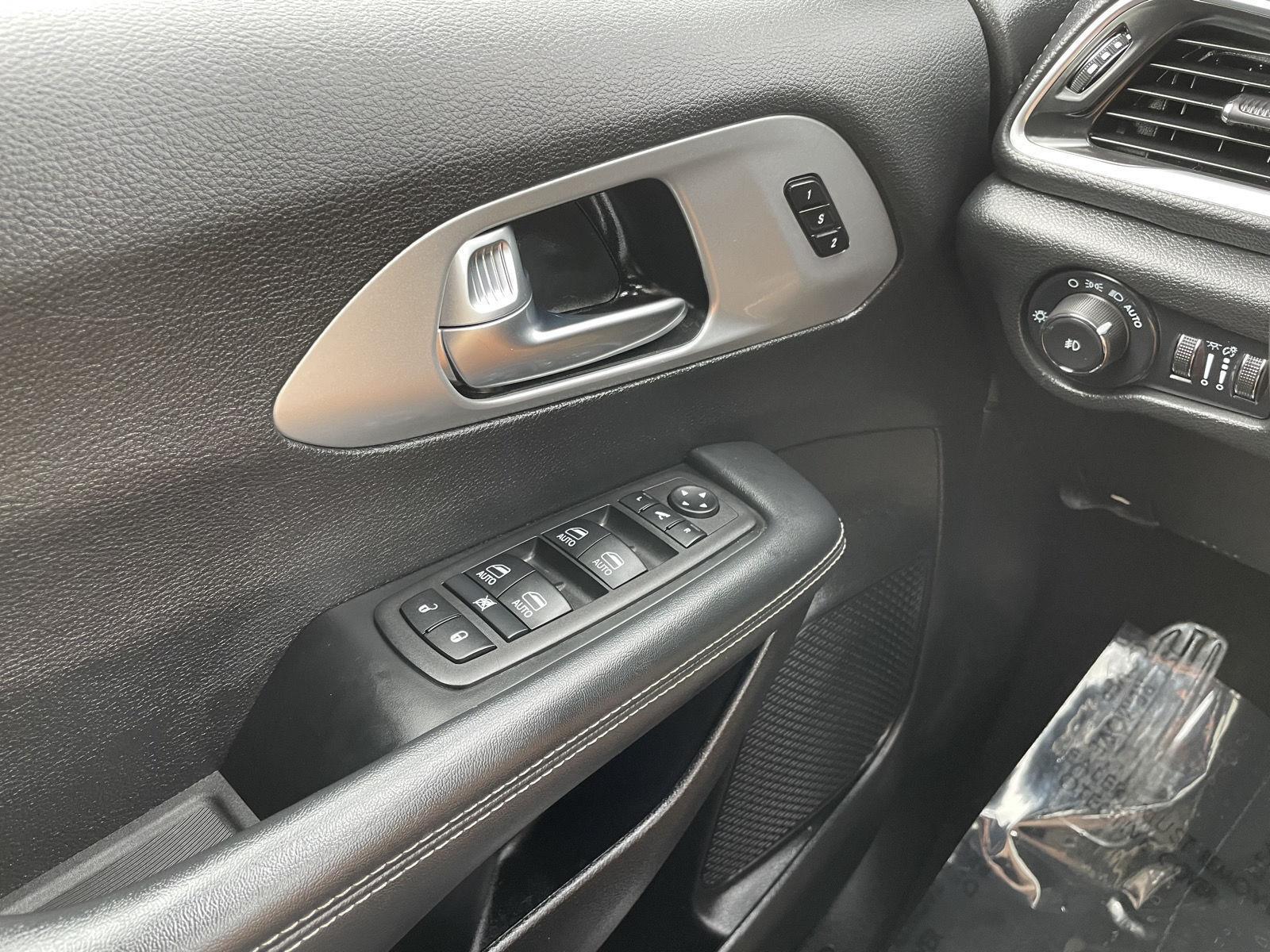 Vehicle photo 31