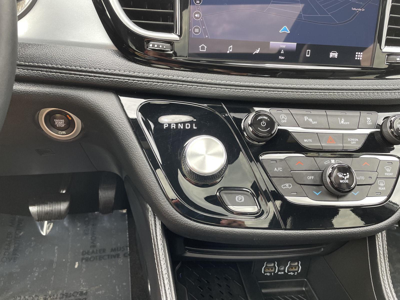 Vehicle photo 32