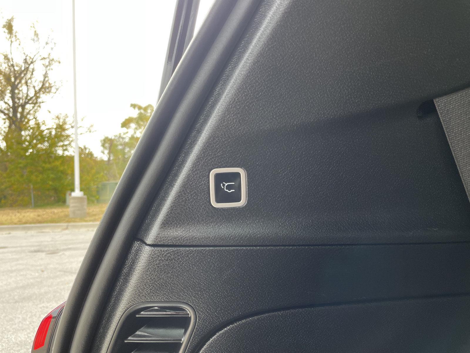 Vehicle photo 38