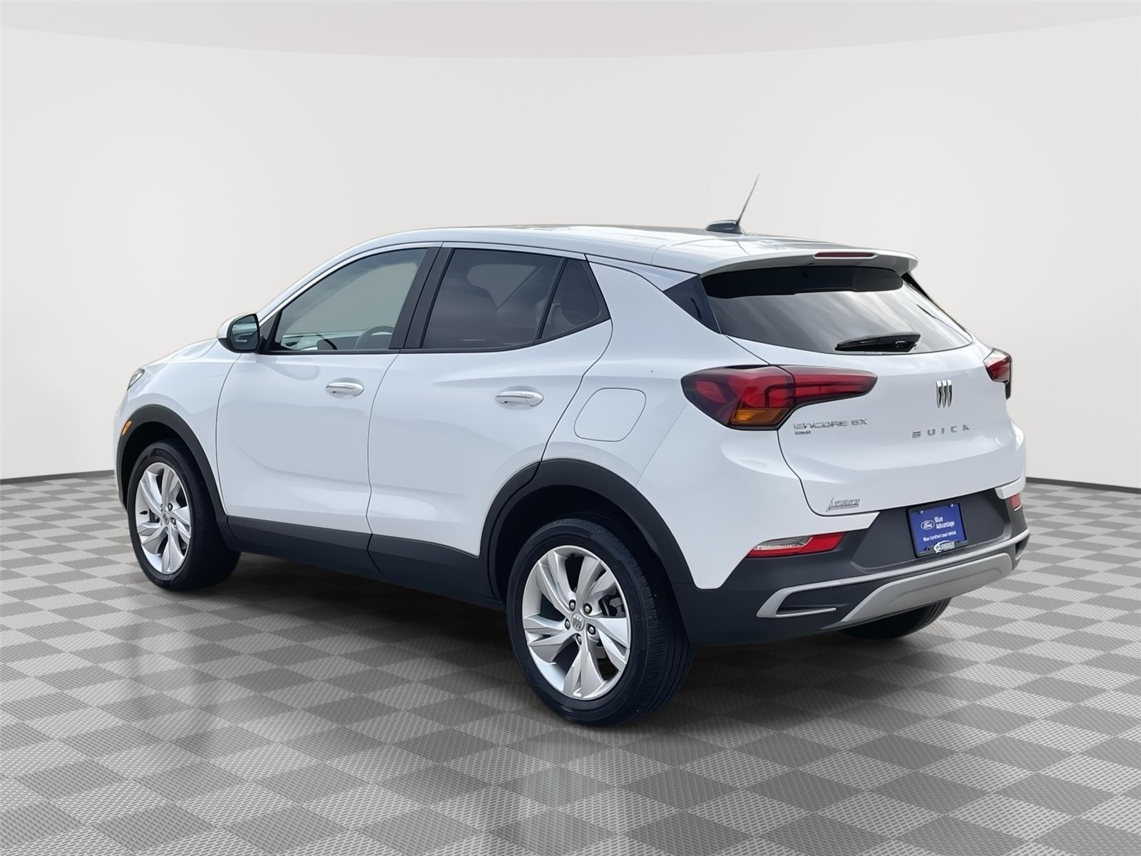 Vehicle photo 8