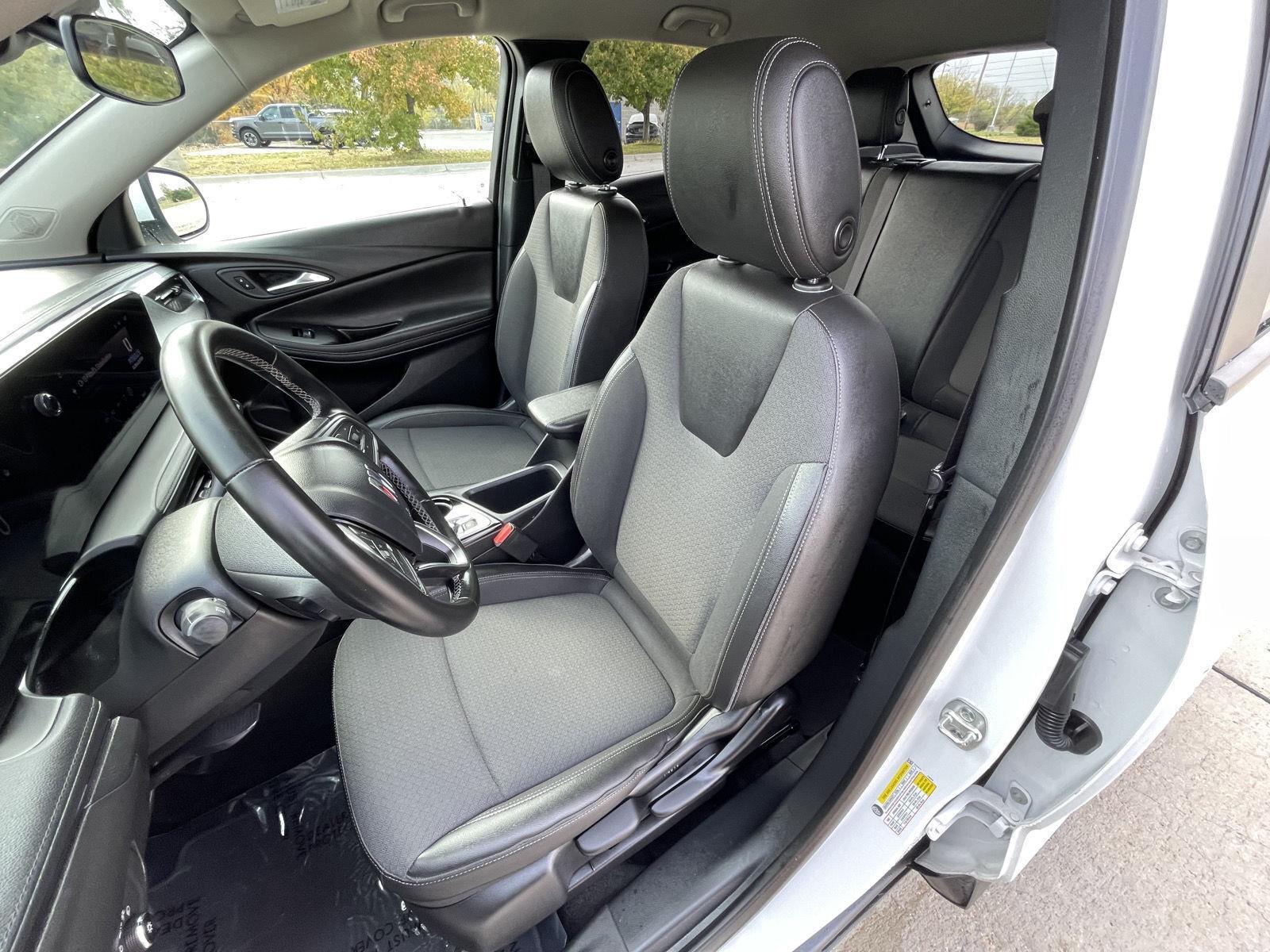 Vehicle photo 12