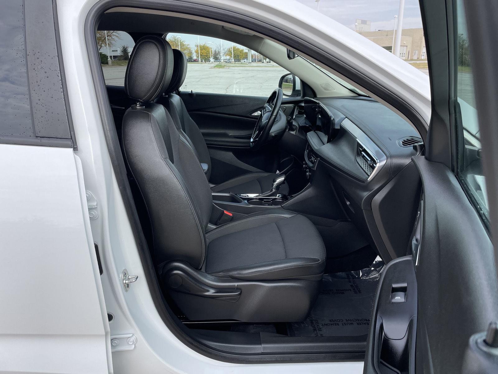 Vehicle photo 13
