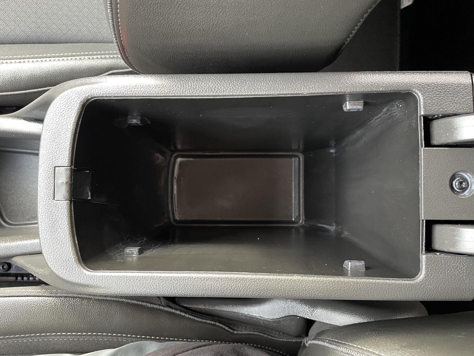 Vehicle photo 23