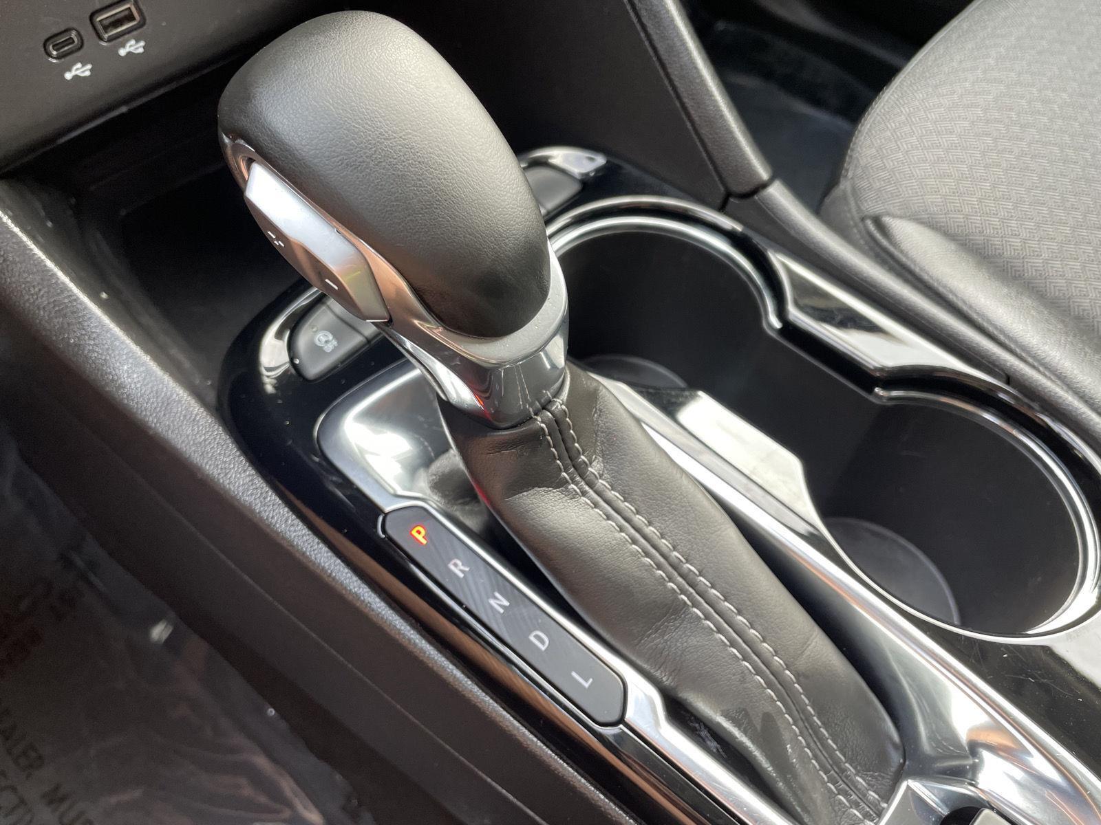 Vehicle photo 24