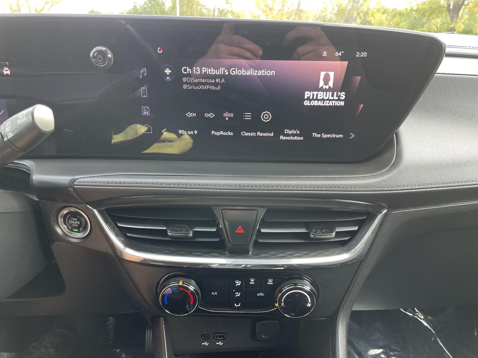 Vehicle photo 26