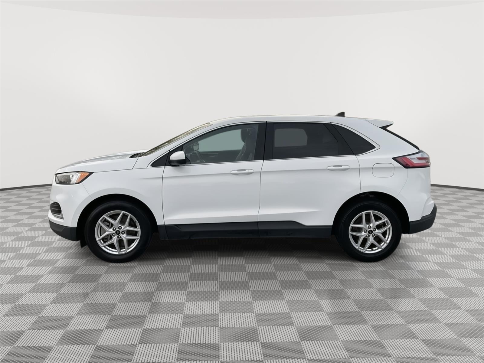 Vehicle photo 2