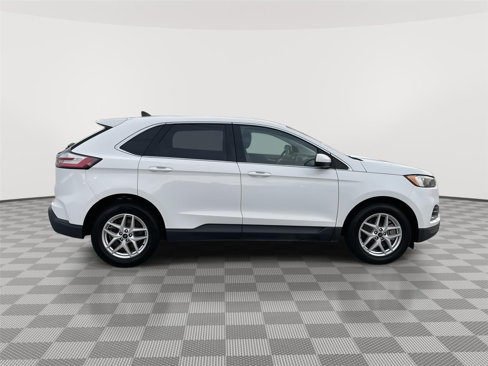 Vehicle photo 6