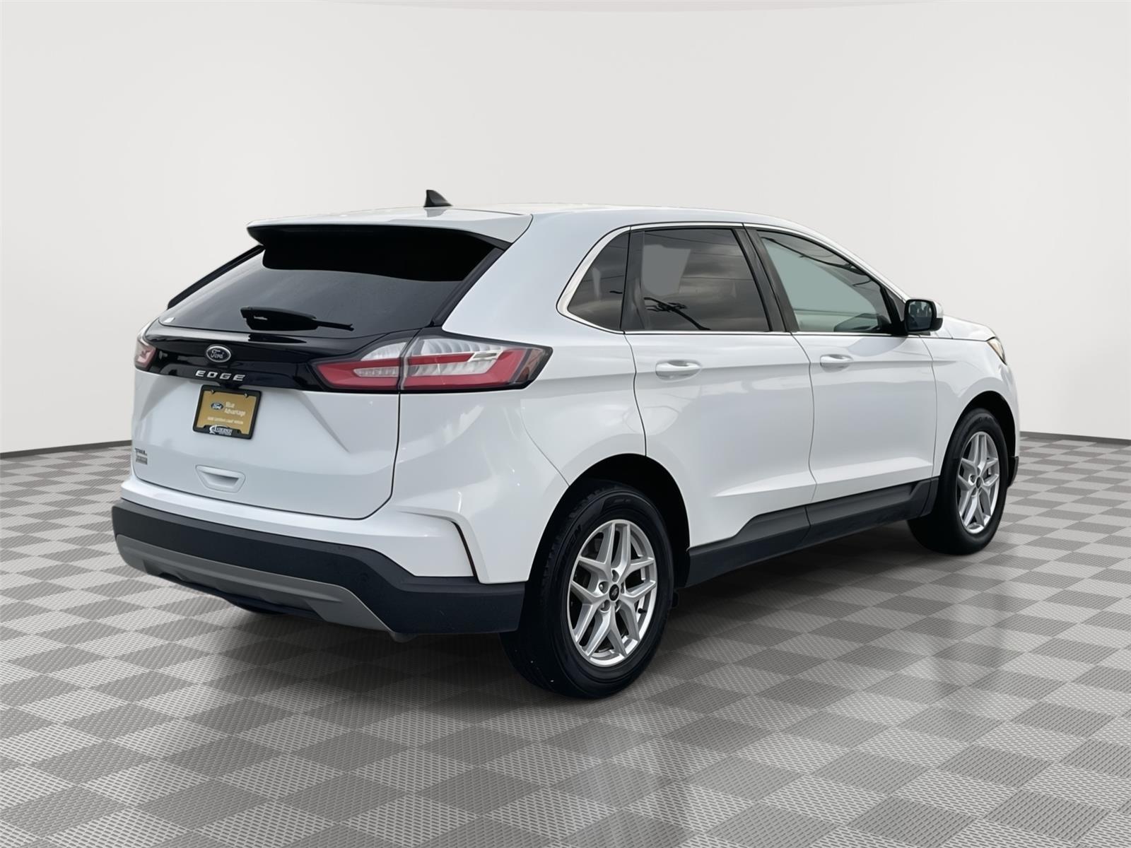 Vehicle photo 7