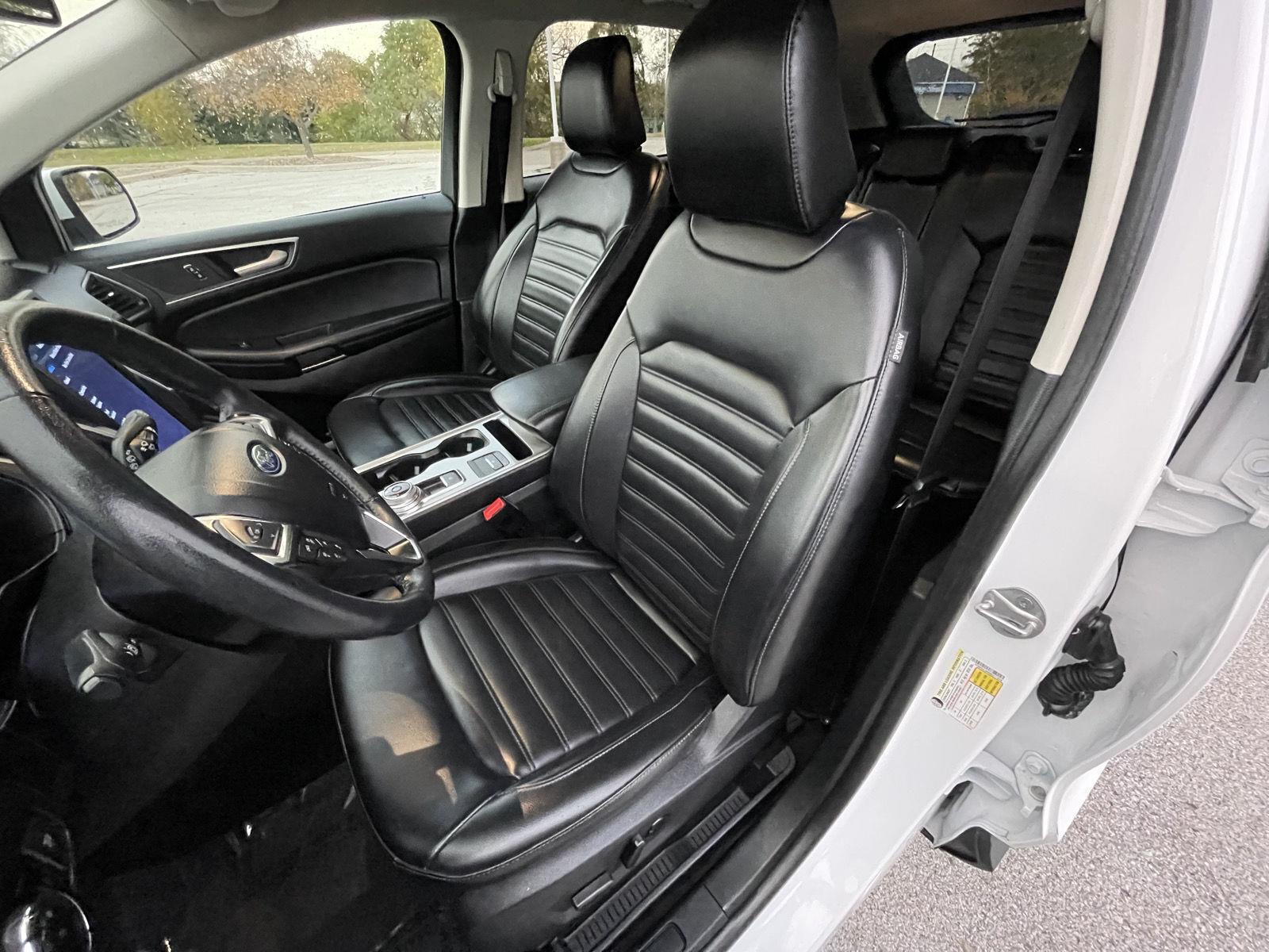 Vehicle photo 16