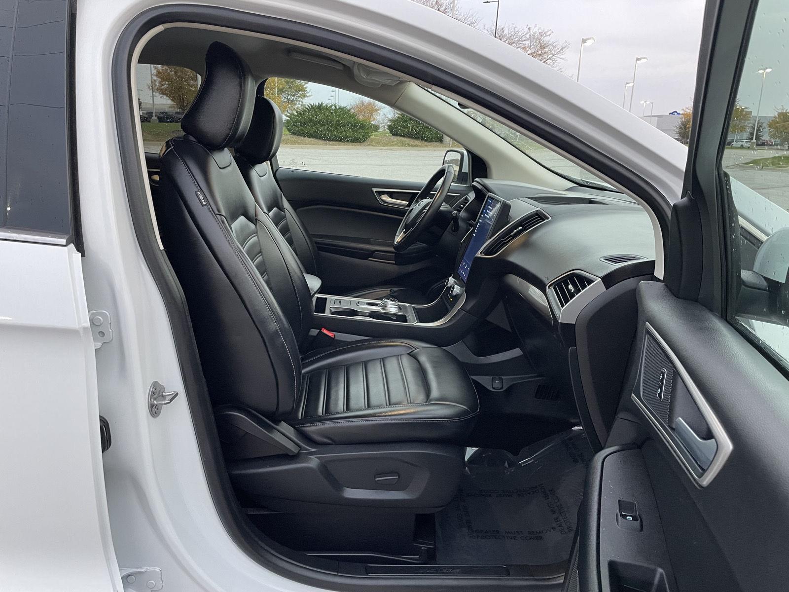 Vehicle photo 17