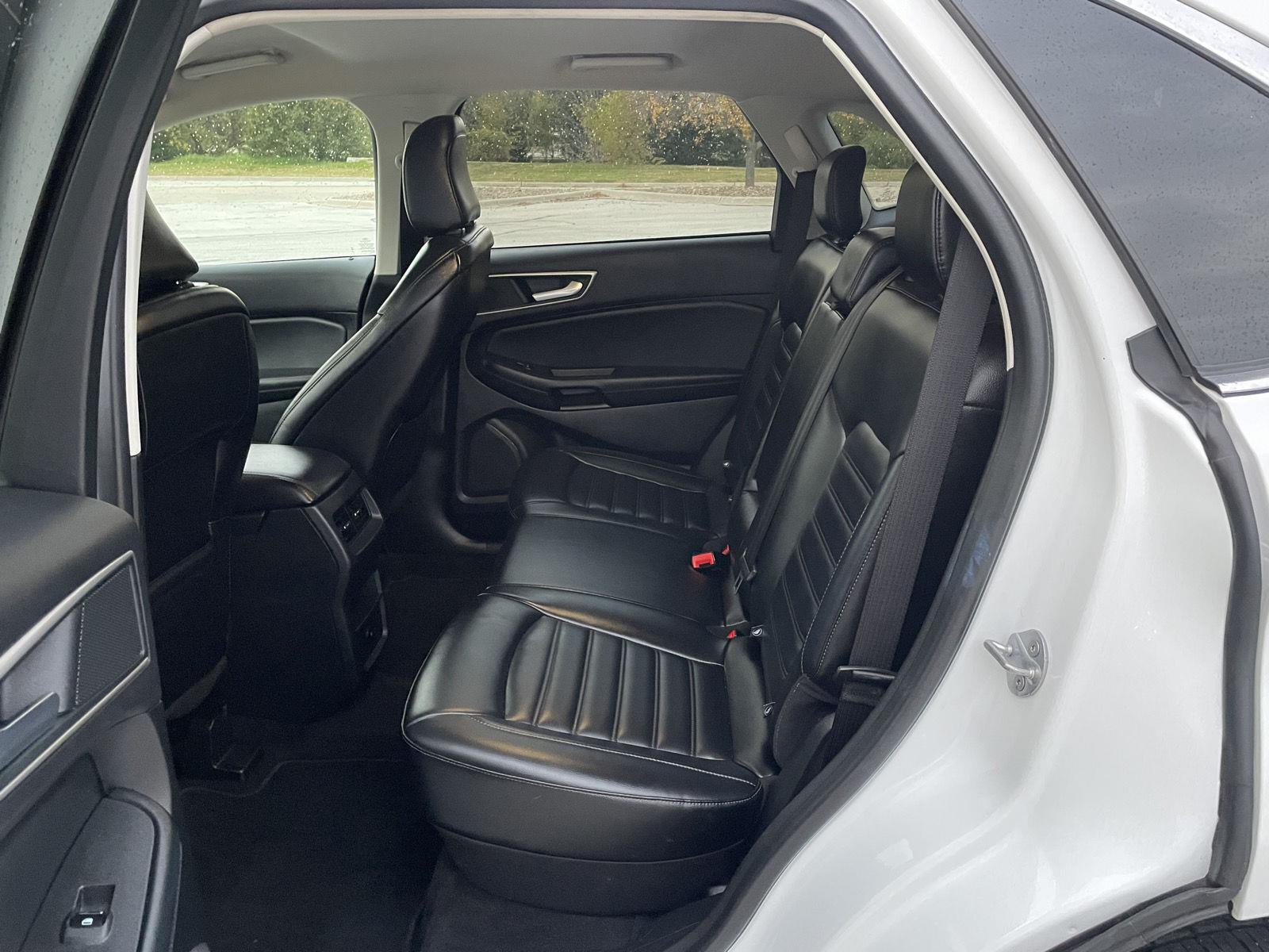Vehicle photo 18