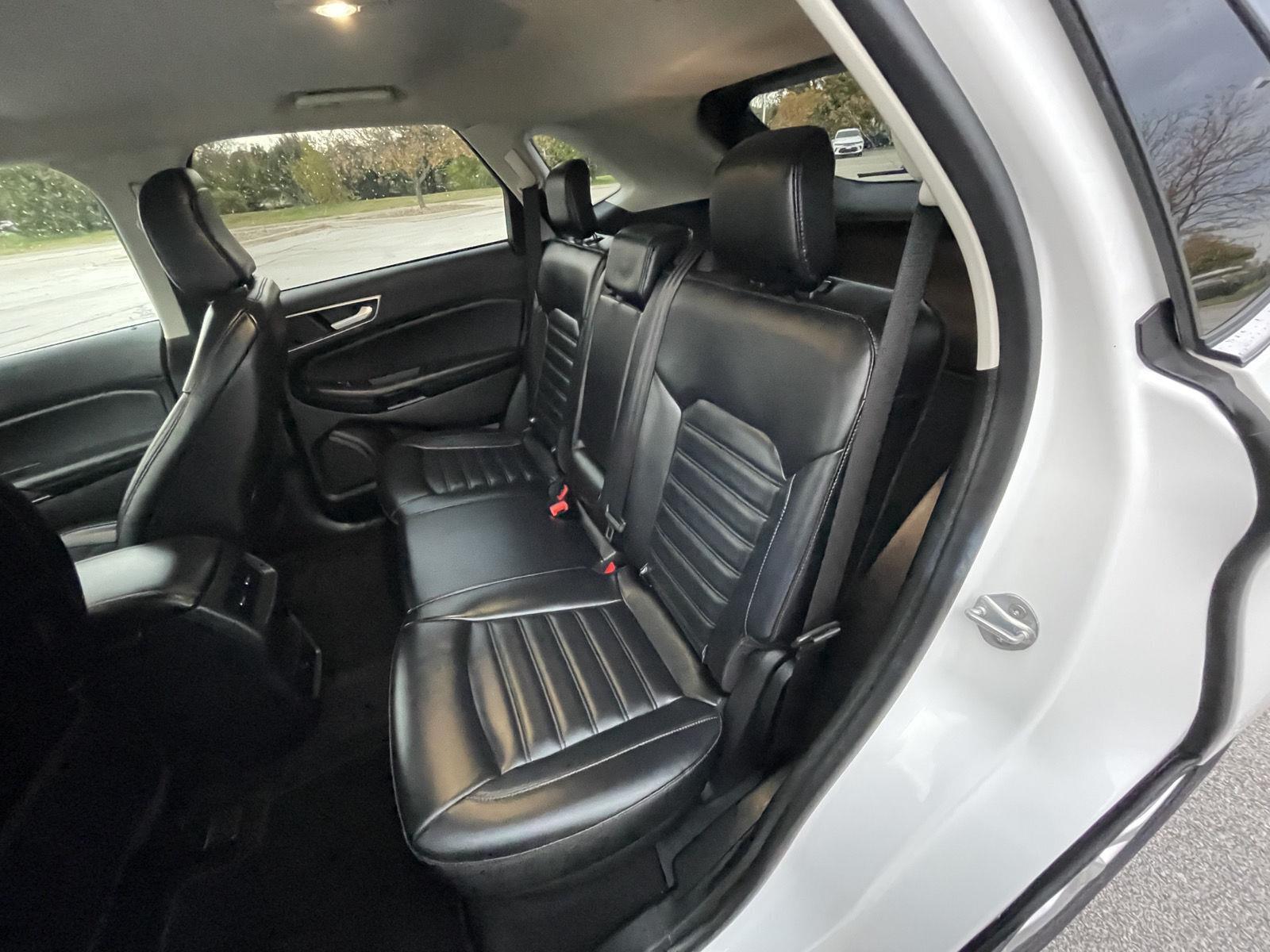 Vehicle photo 19