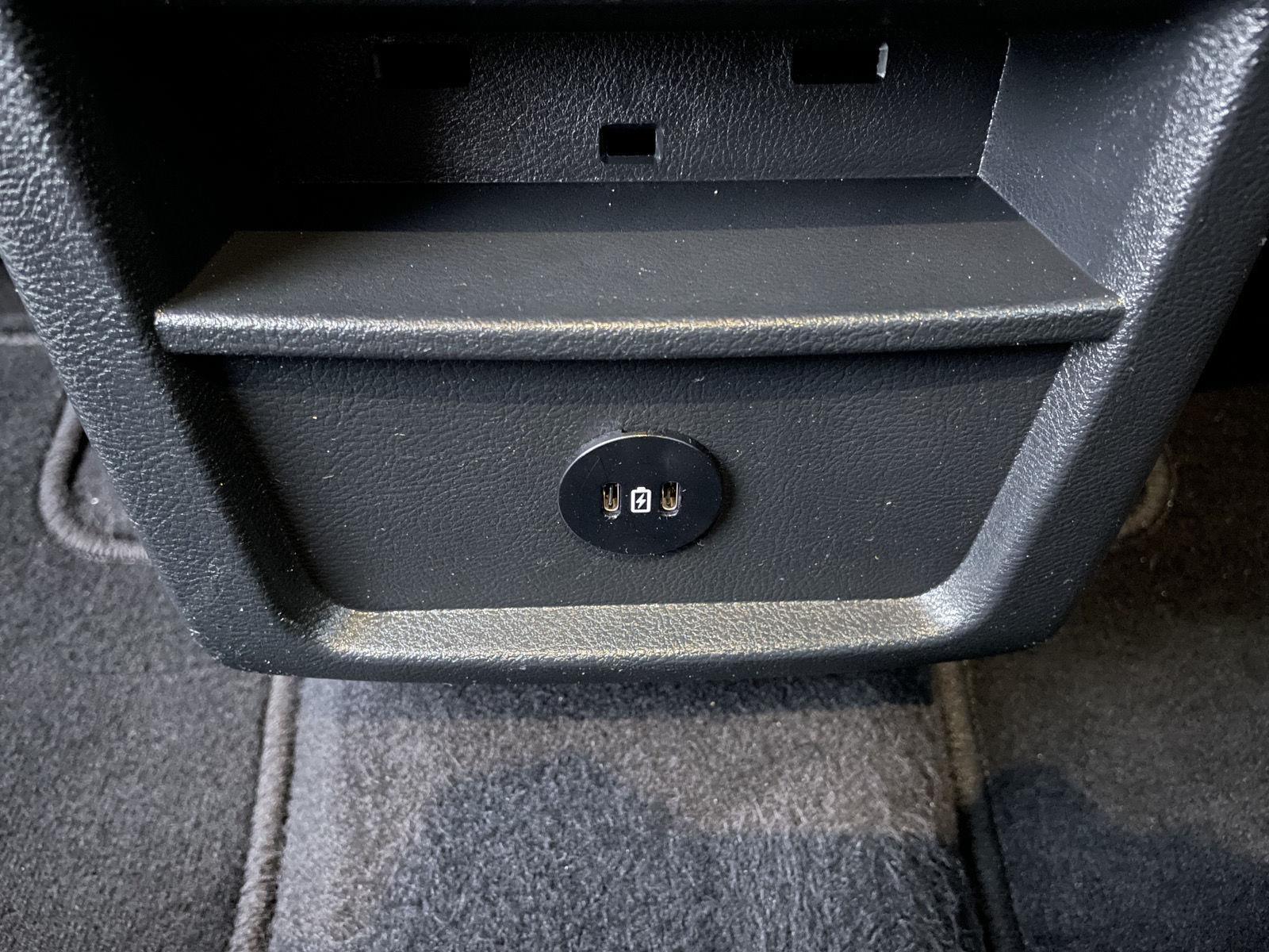 Vehicle photo 20