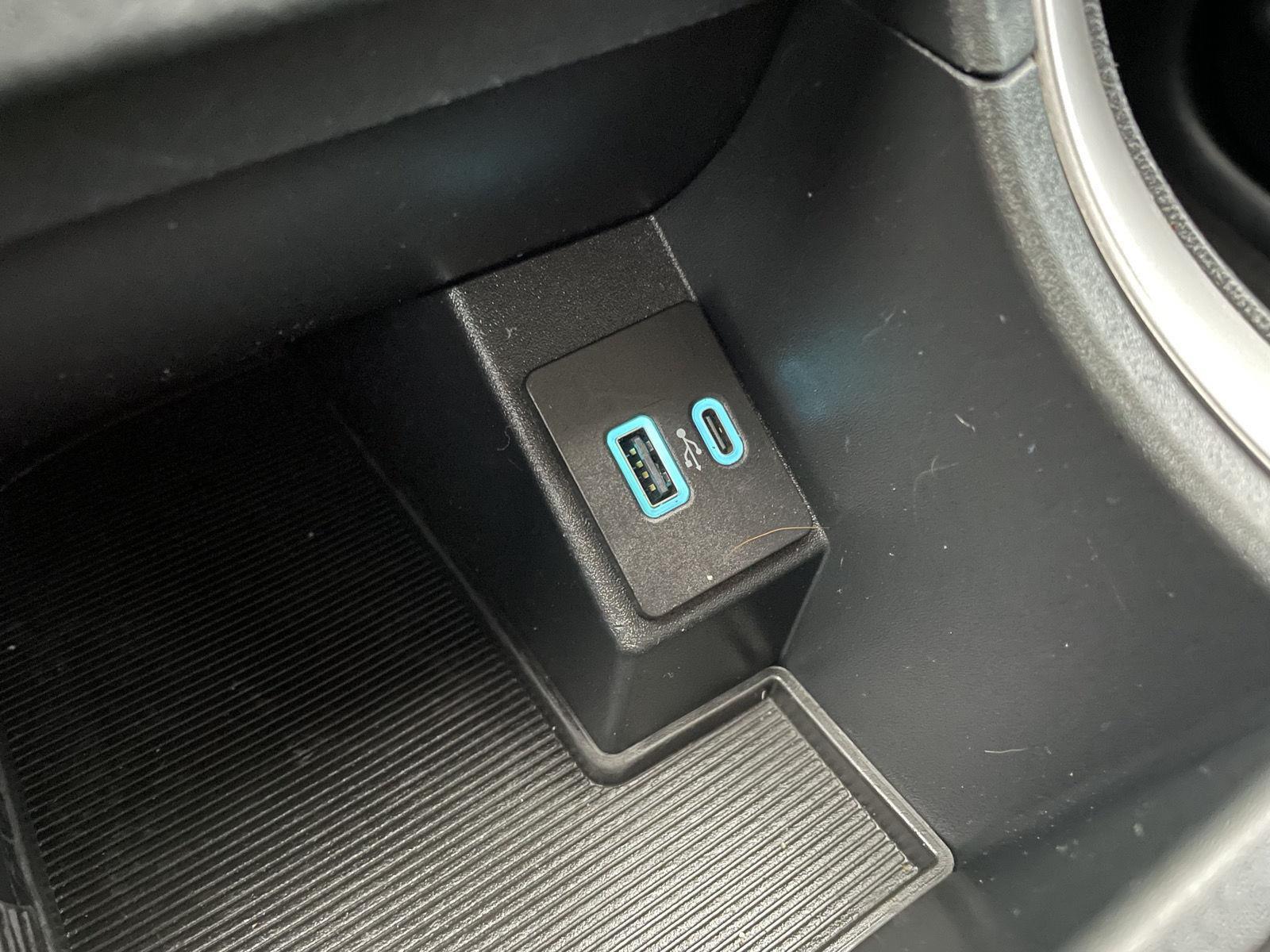 Vehicle photo 23