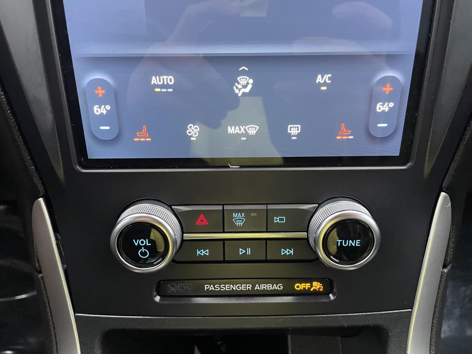 Vehicle photo 25