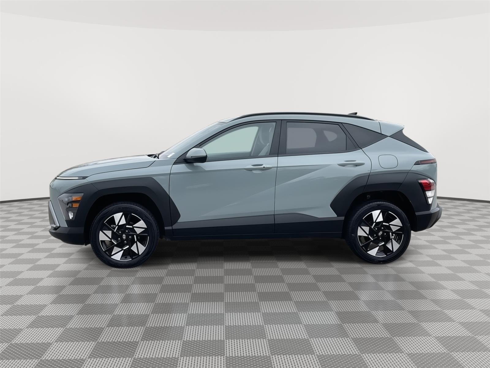 Vehicle photo 2