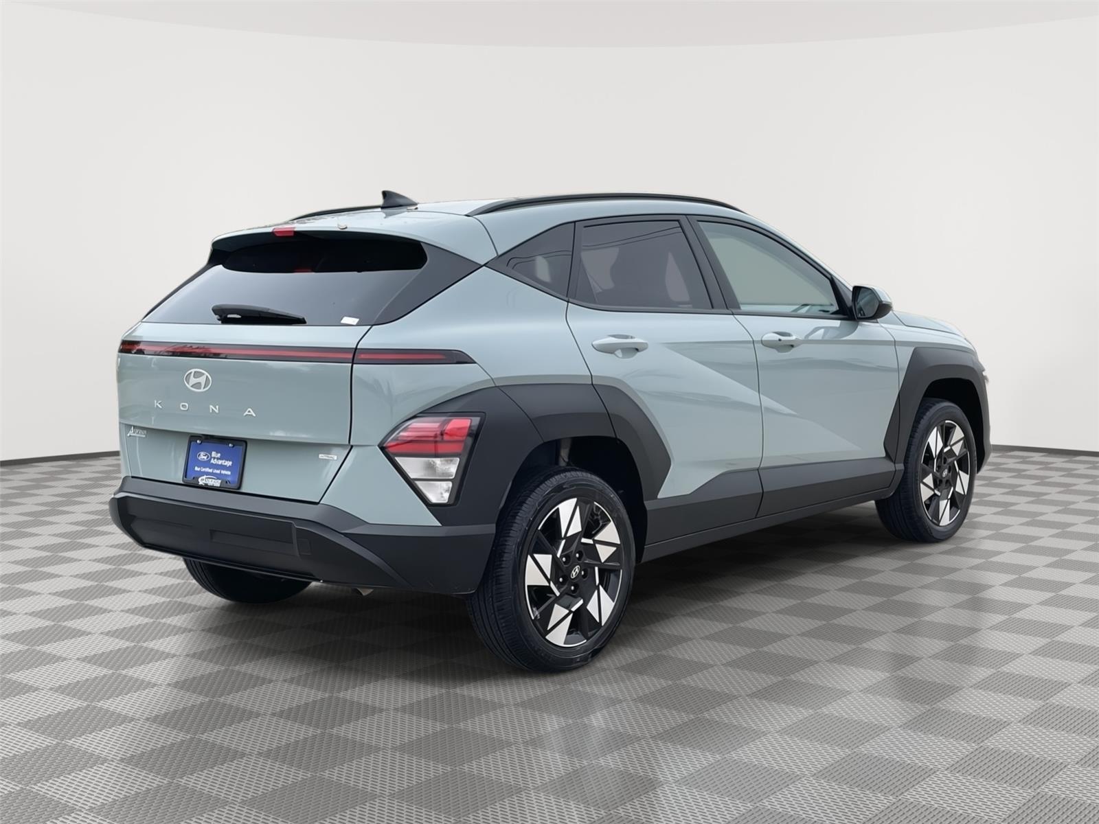 Vehicle photo 7
