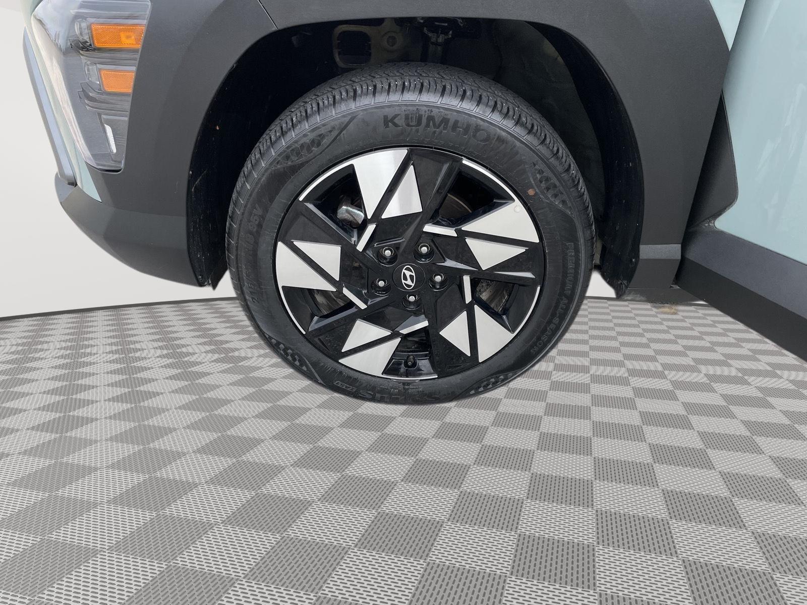 Vehicle photo 10
