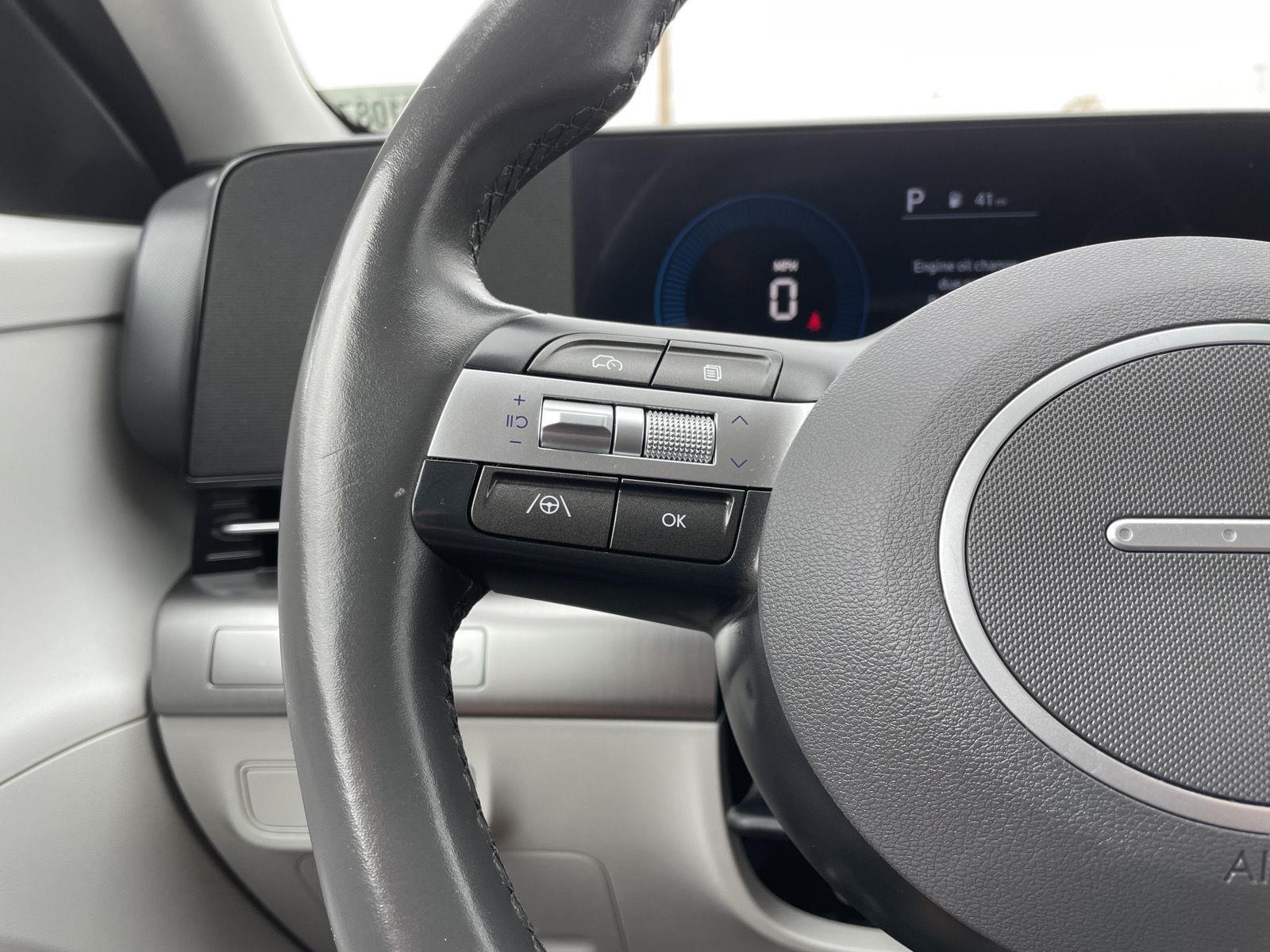 Vehicle photo 12