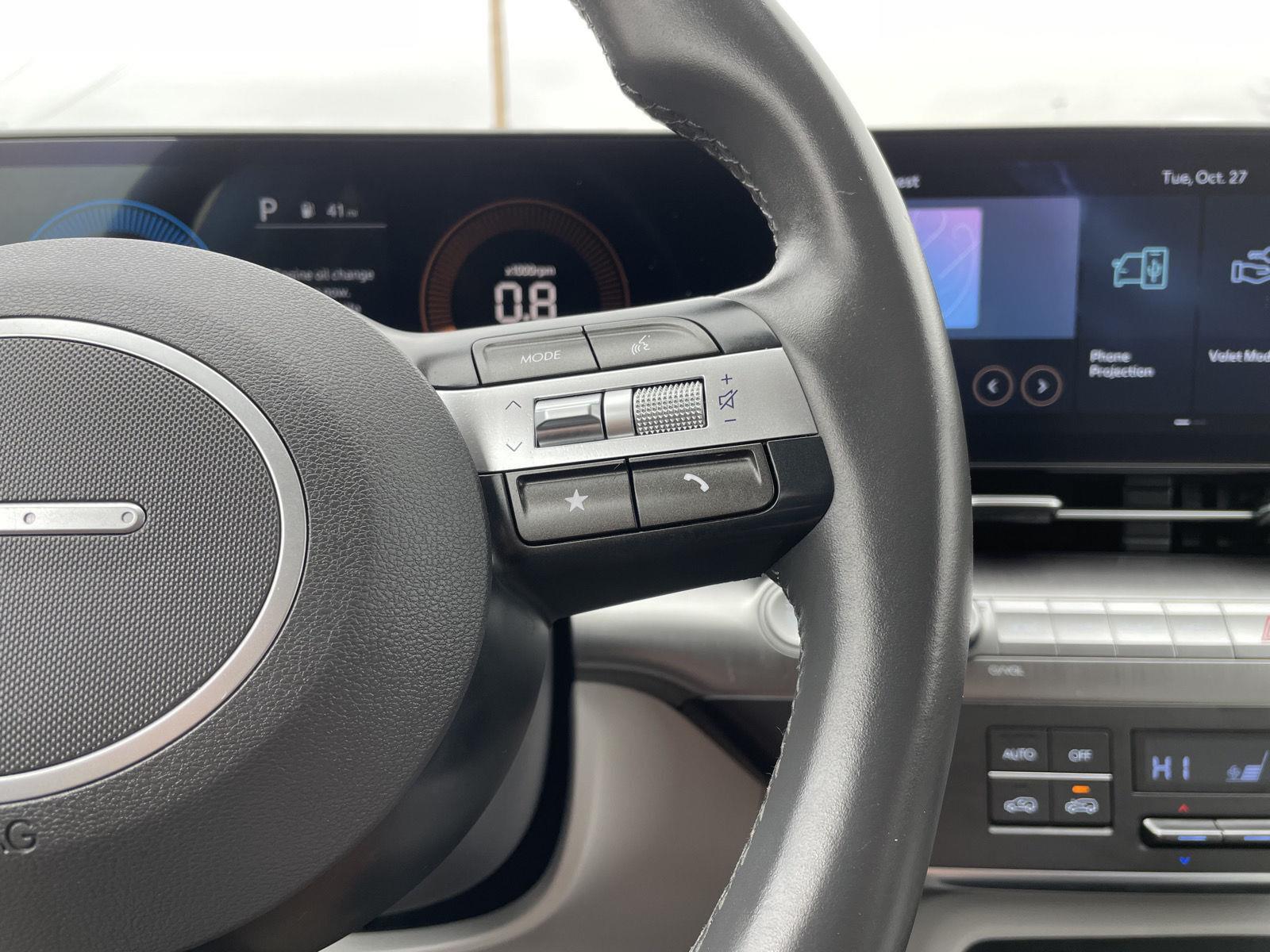 Vehicle photo 13