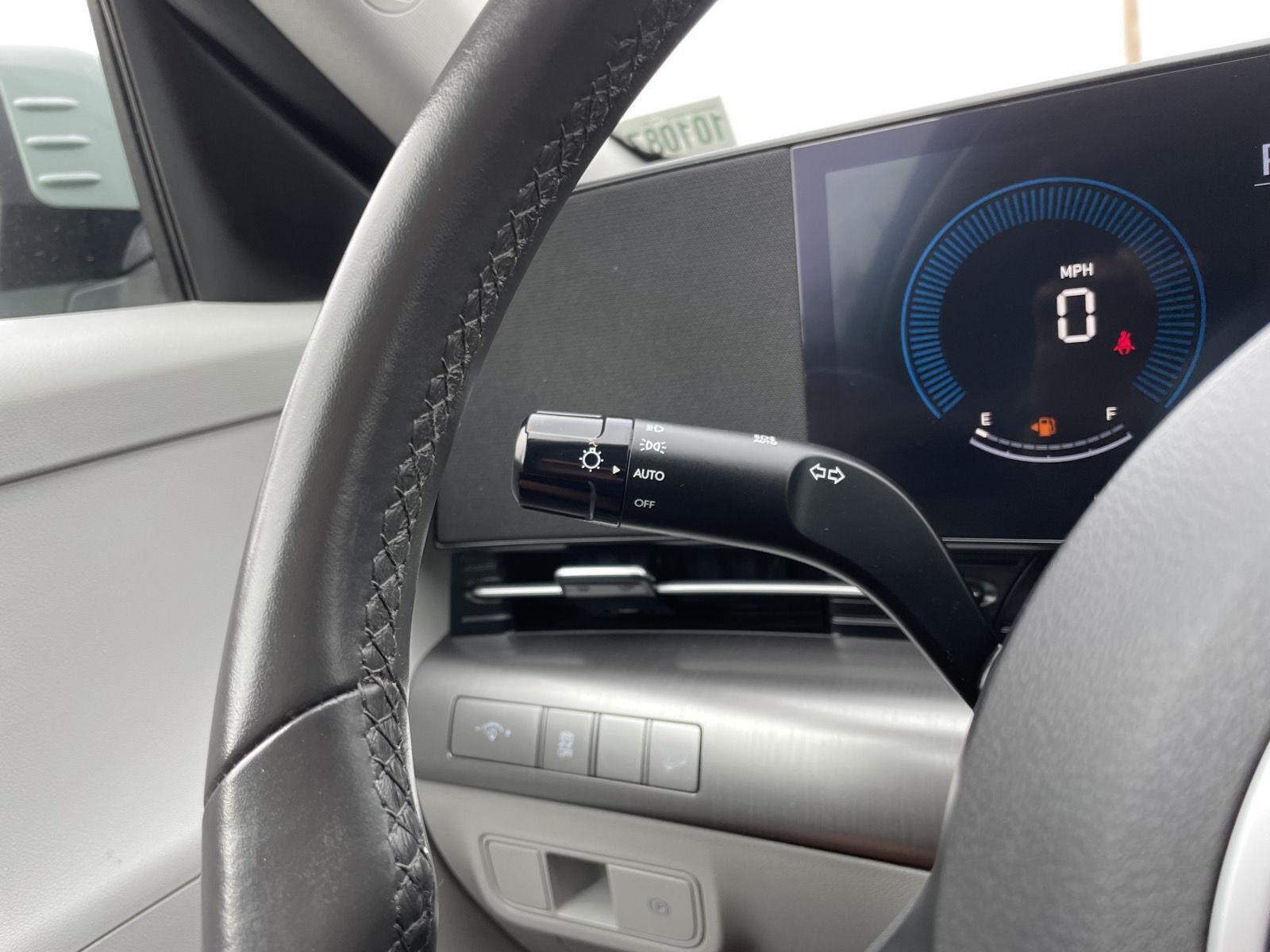 Vehicle photo 14