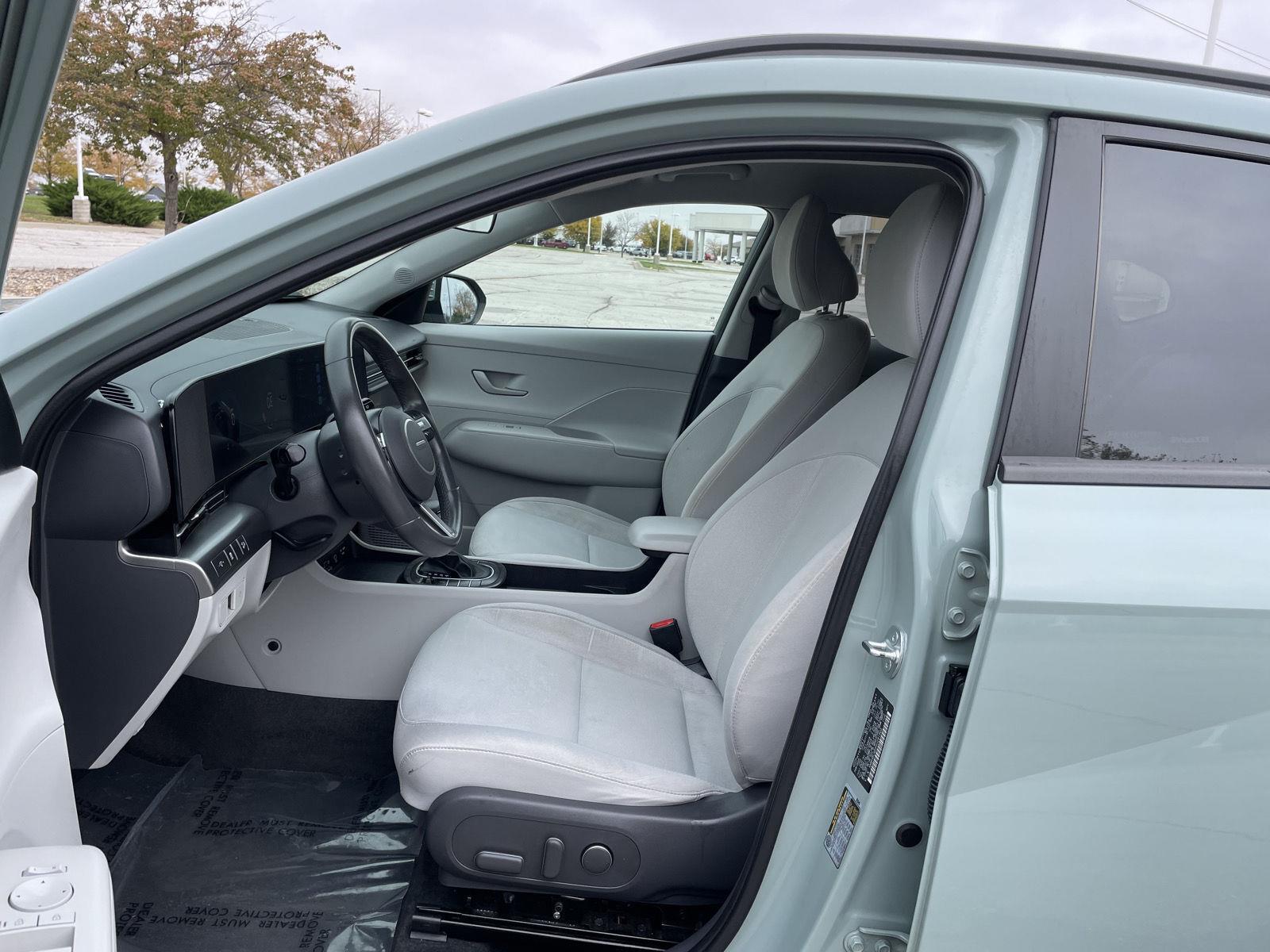 Vehicle photo 15