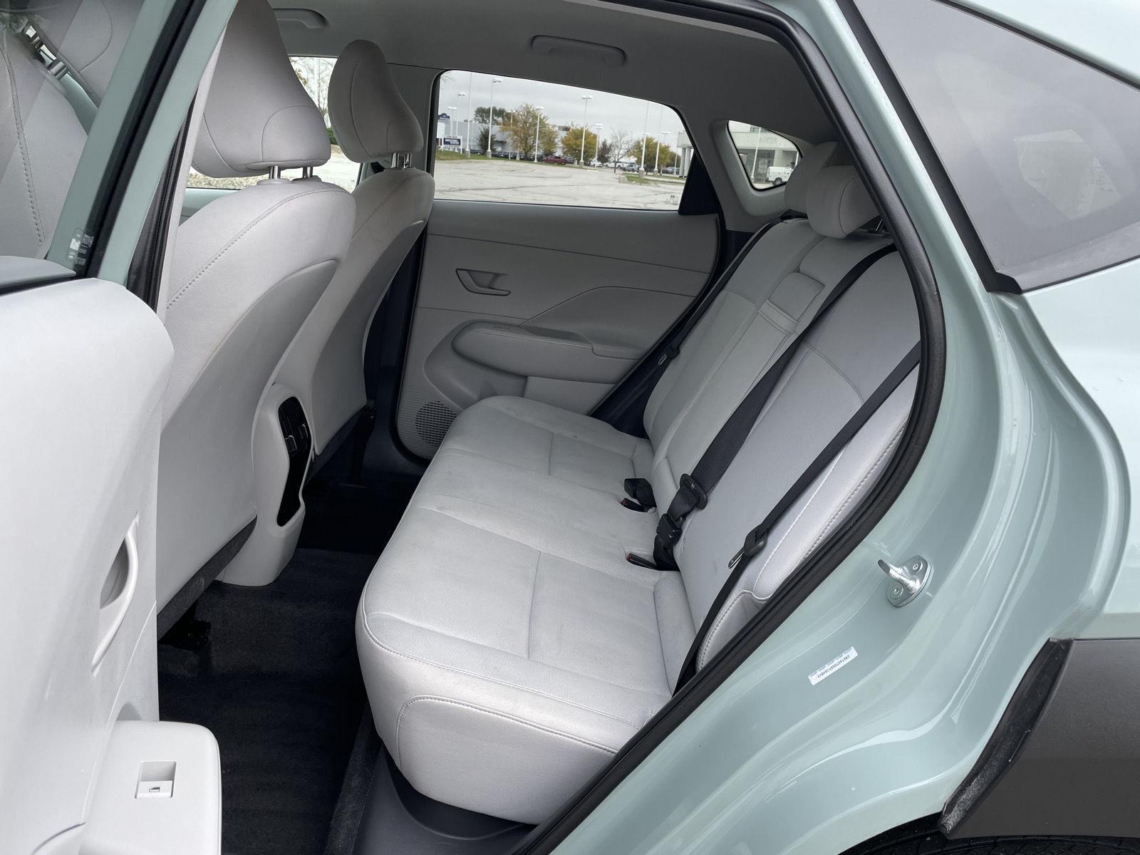 Vehicle photo 17