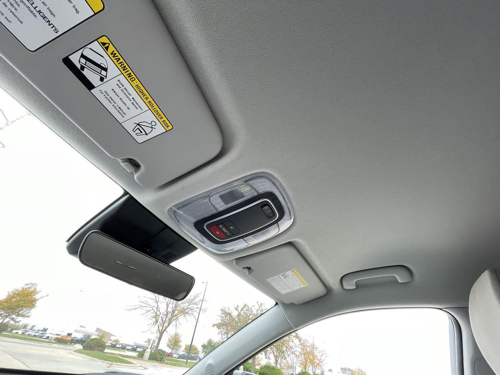Vehicle photo 18