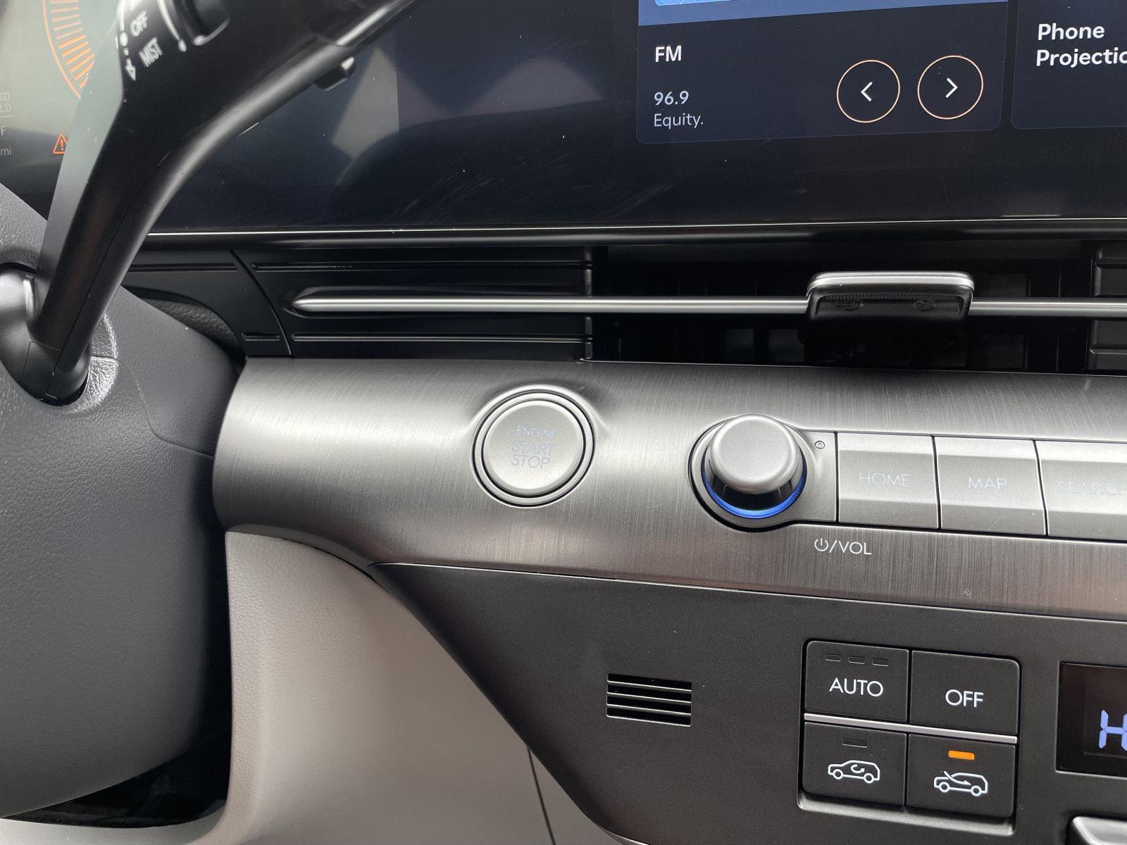 Vehicle photo 21