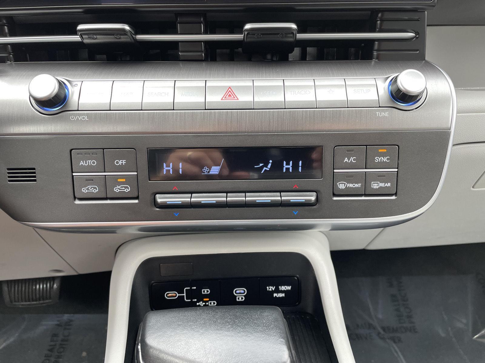 Vehicle photo 23