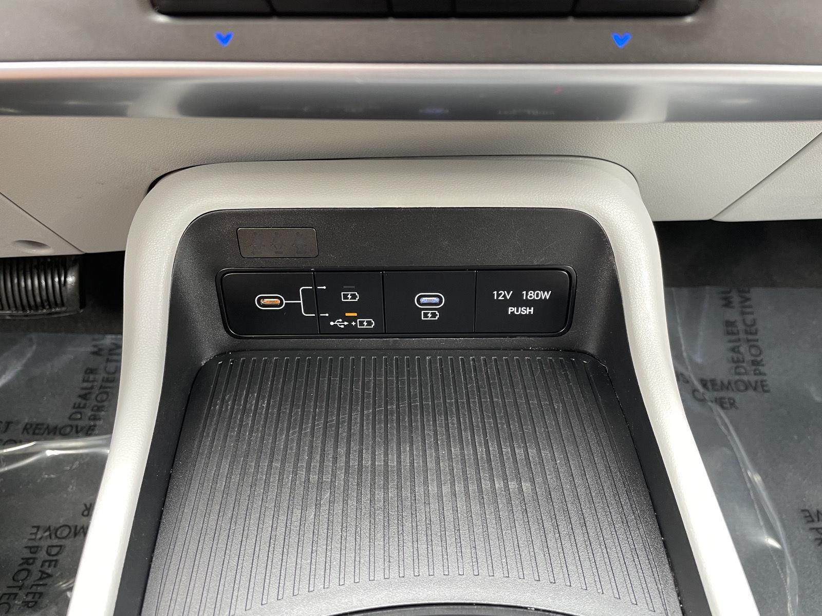 Vehicle photo 24