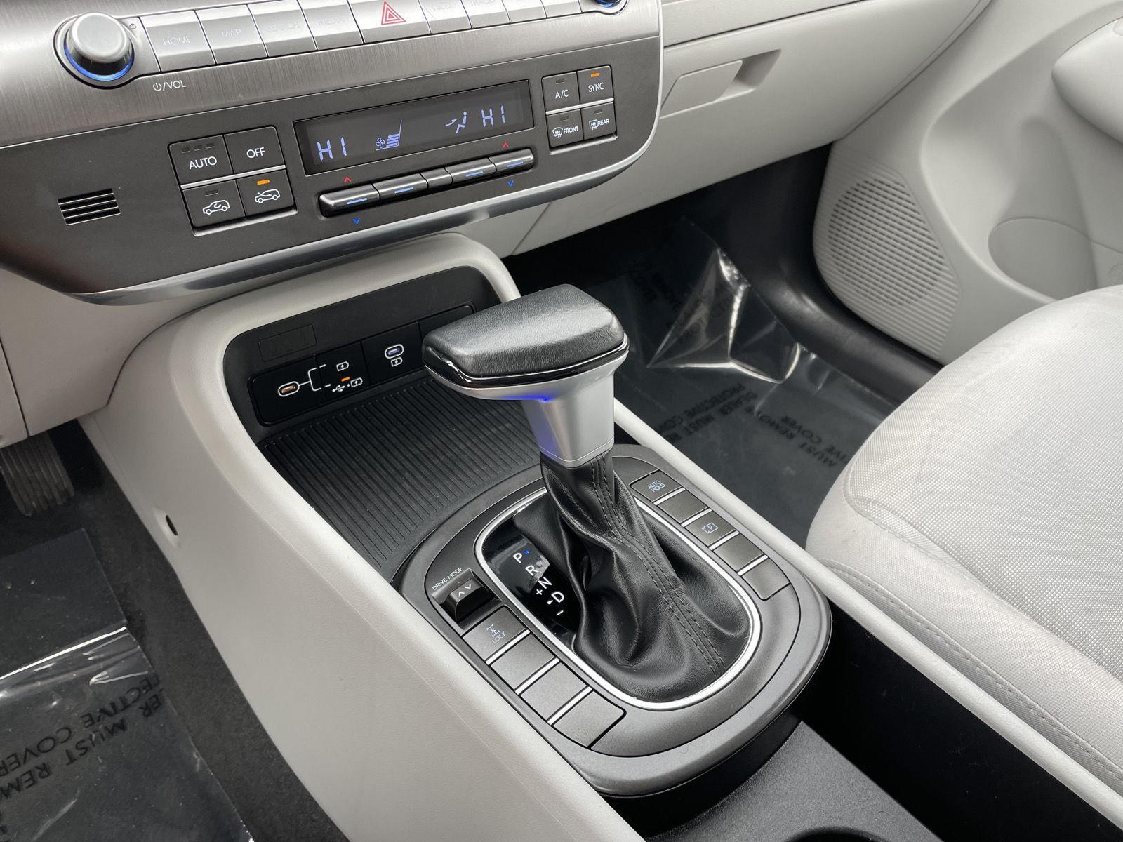 Vehicle photo 26